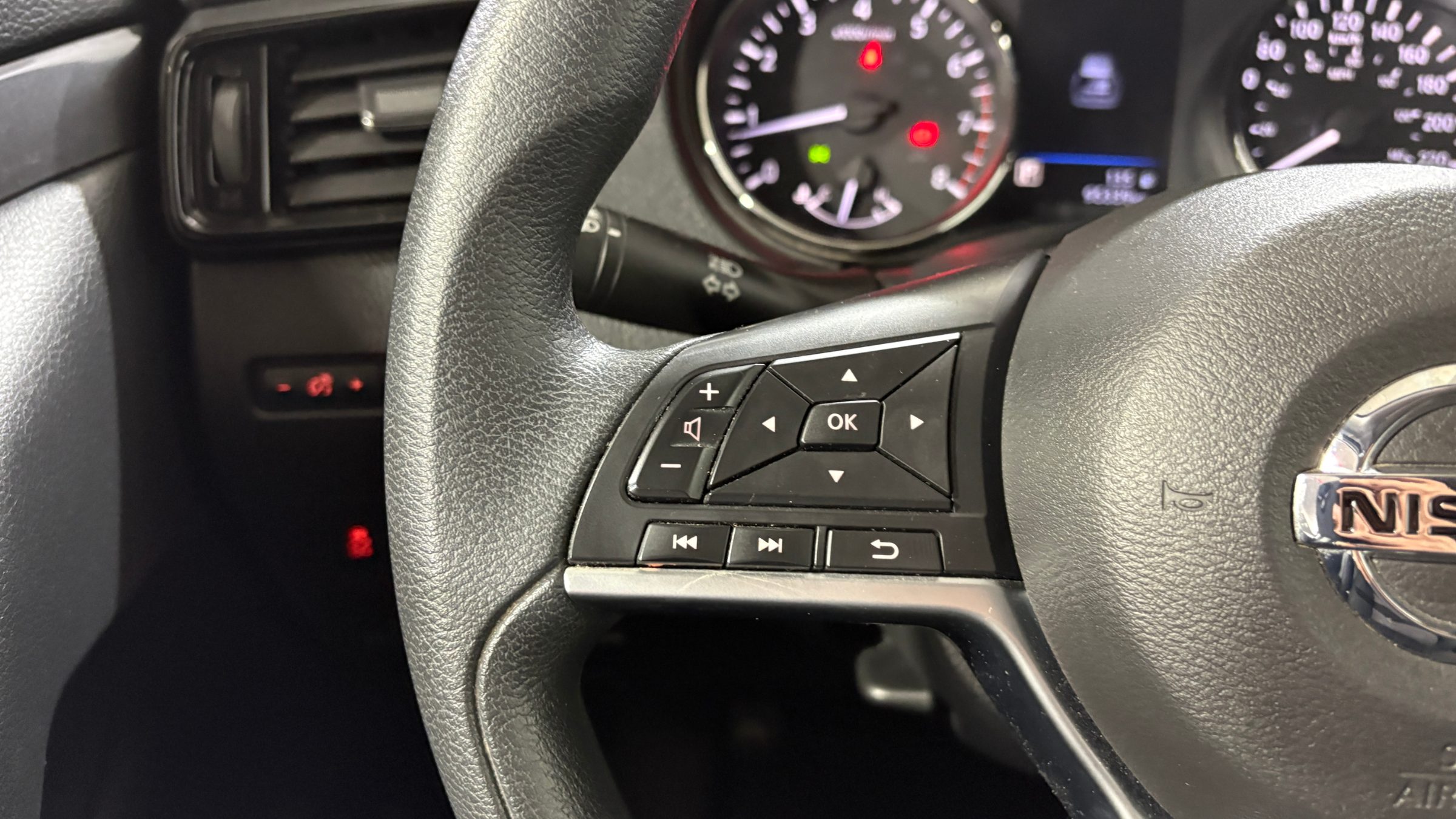 Nissan X-Trail — foto 15 de 22