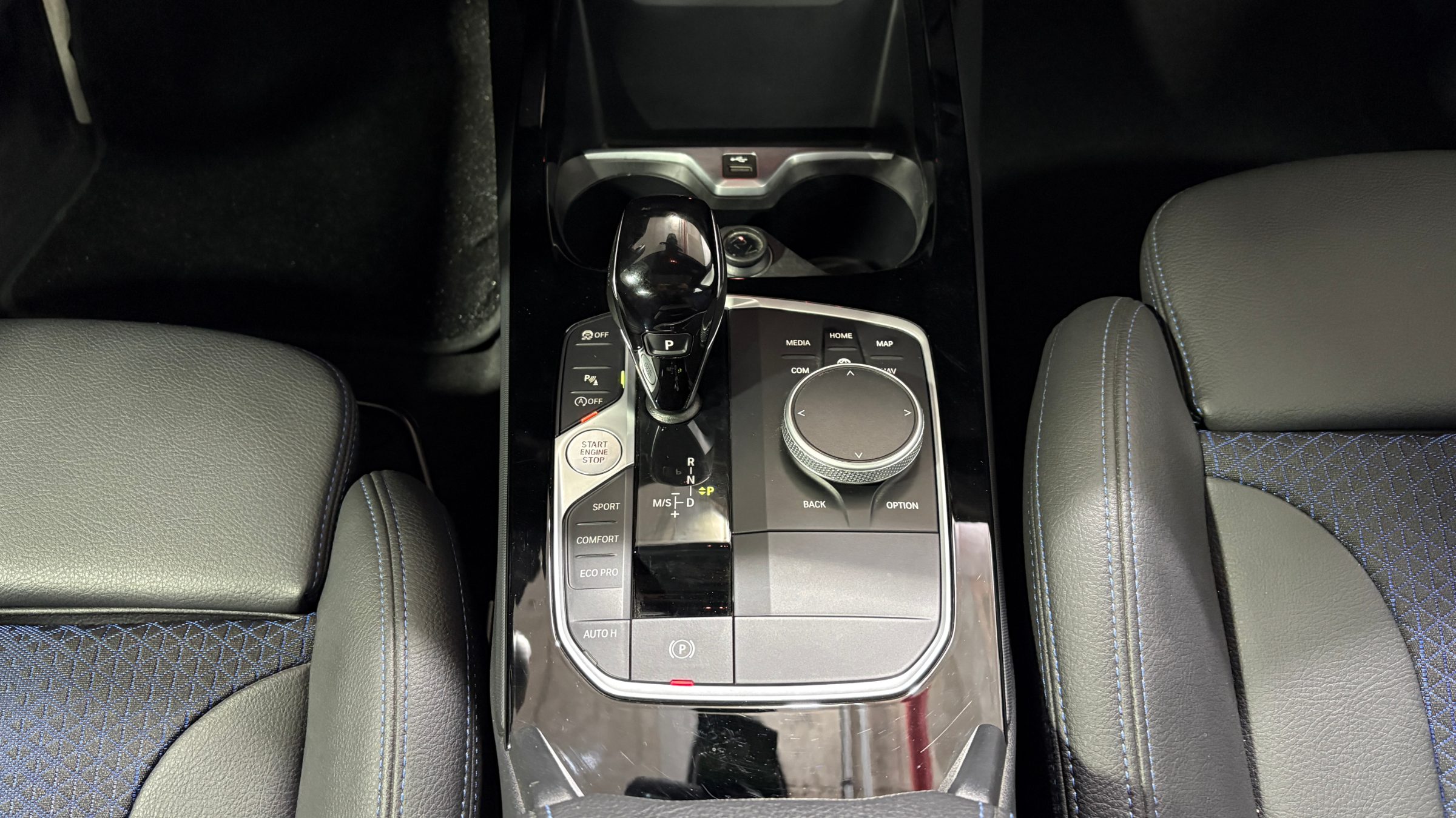 BMW 218 — foto 16 de 22