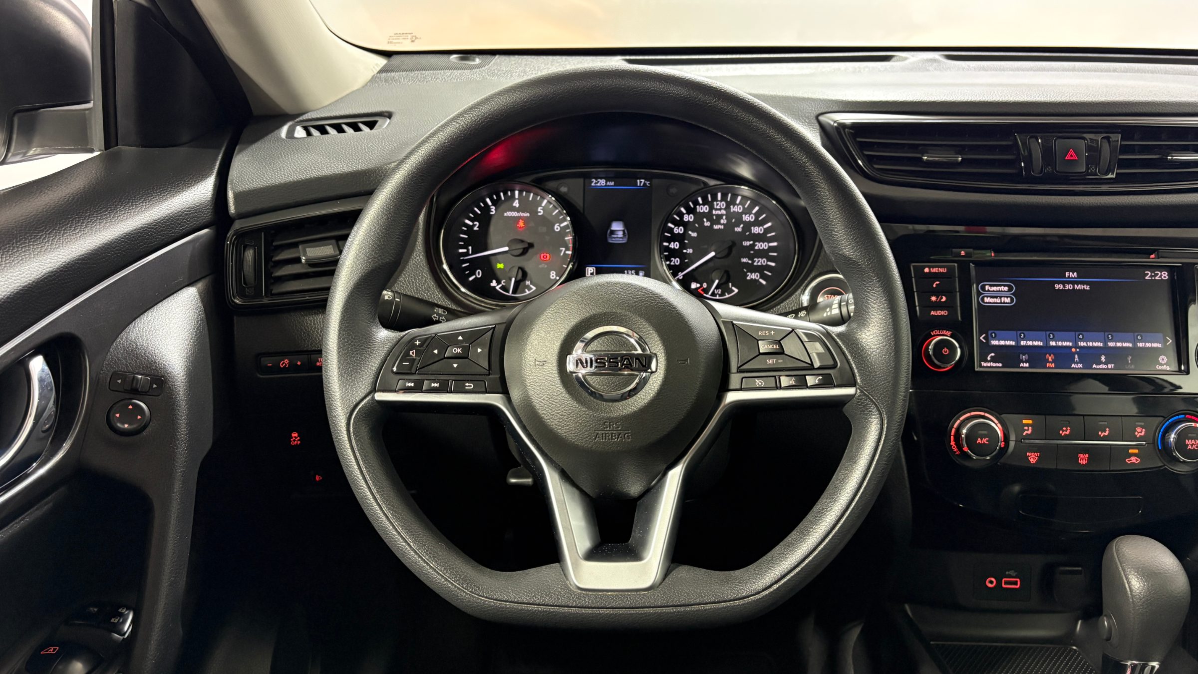 Nissan X-Trail — foto 14 de 22
