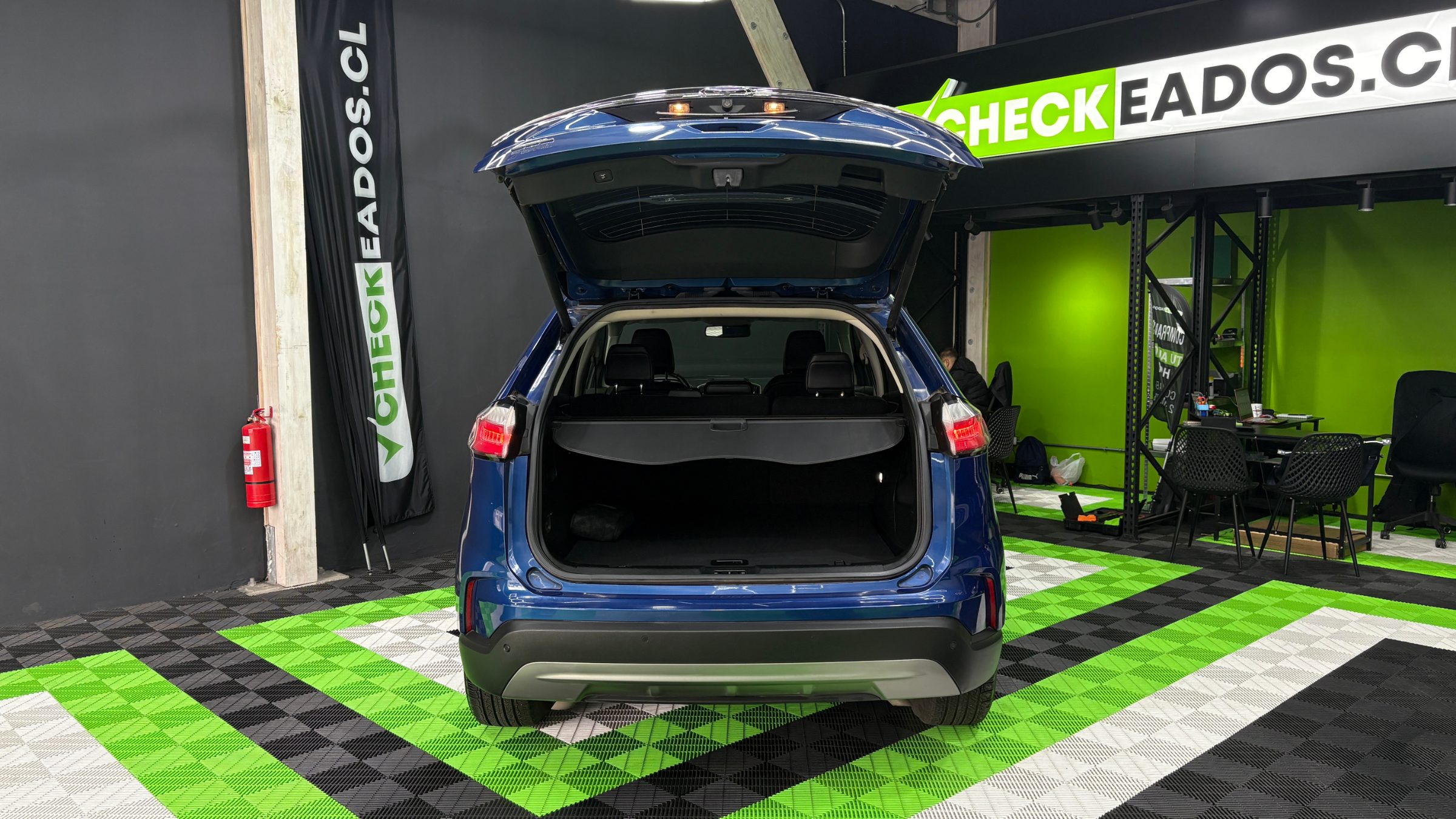 Ford Edge — foto 9 de 21