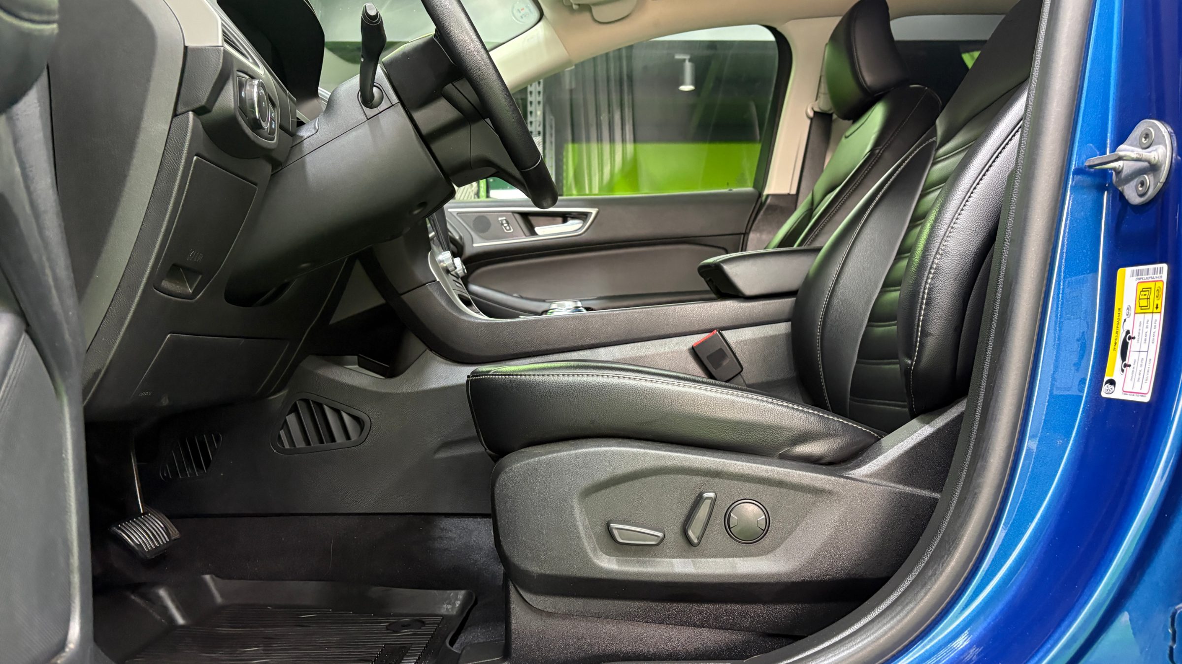 Ford Edge — foto 10 de 21