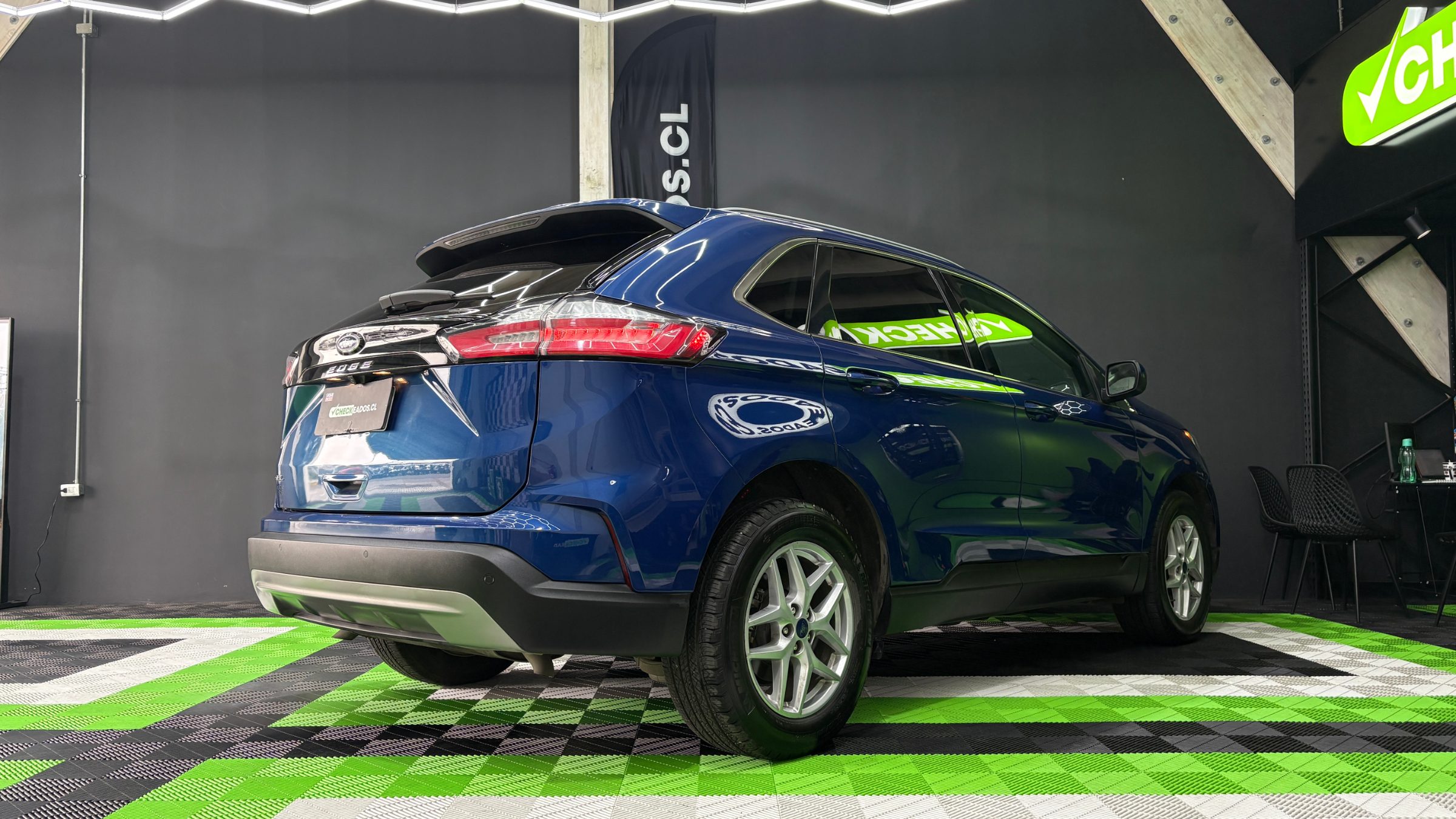Ford Edge — foto 7 de 21