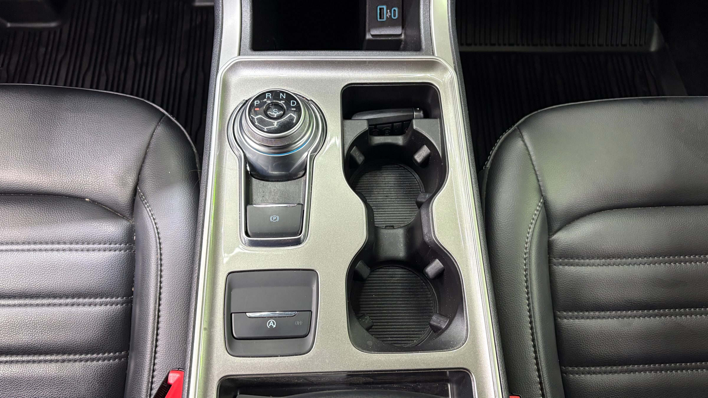 Ford Edge — foto 16 de 21