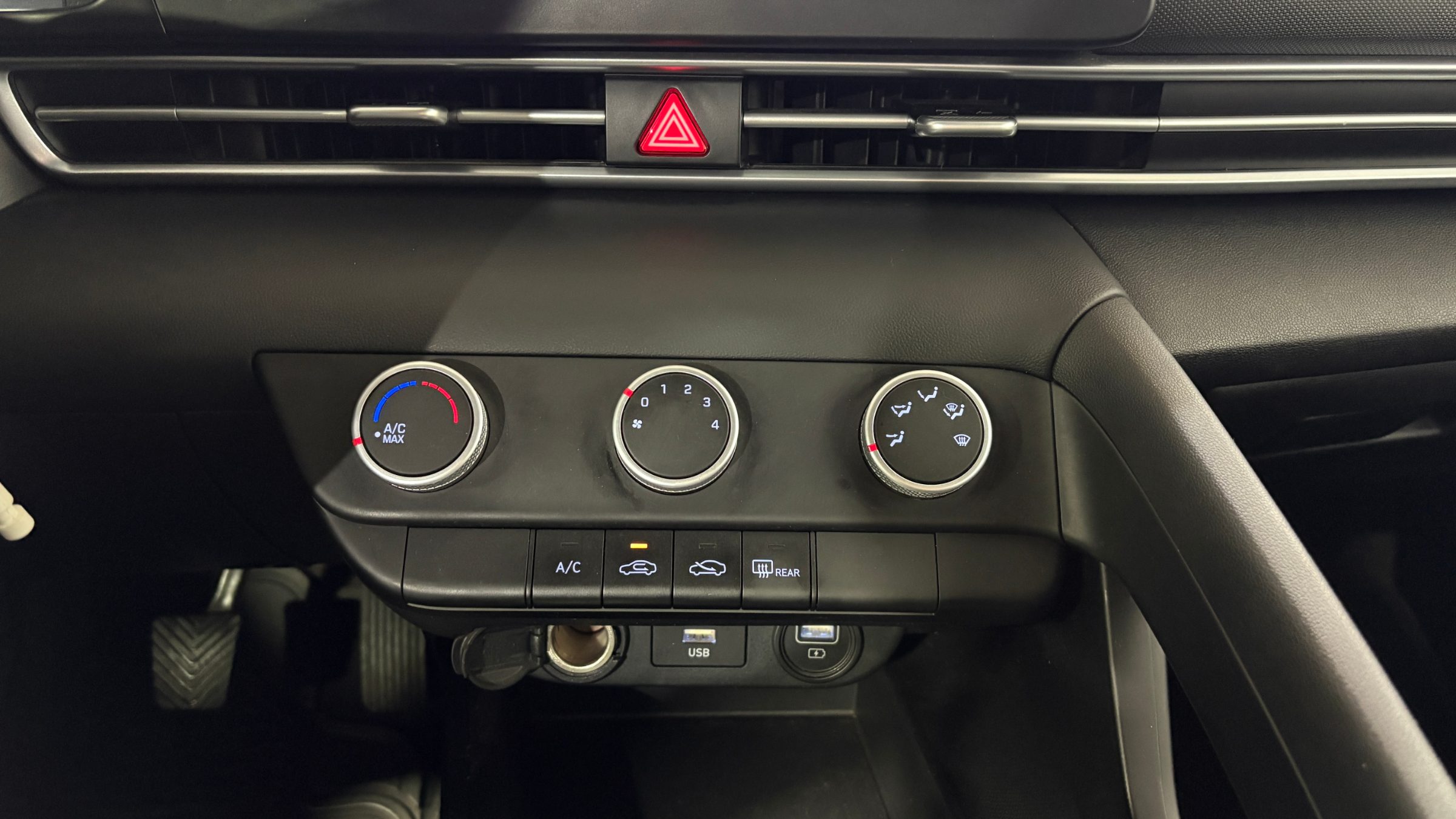 Hyundai Elantra — foto 17 de 22