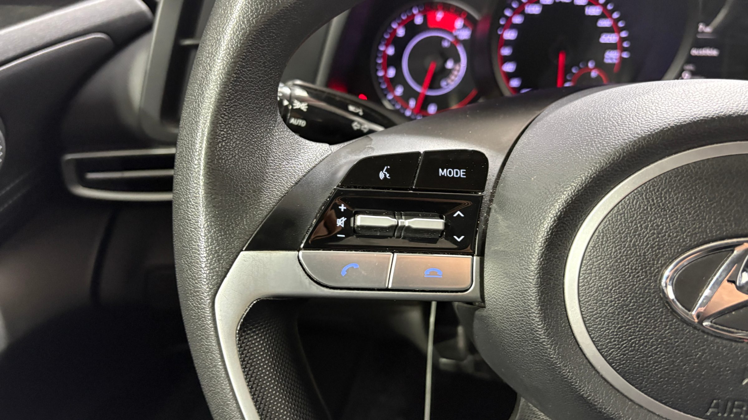 Hyundai Elantra — foto 14 de 22
