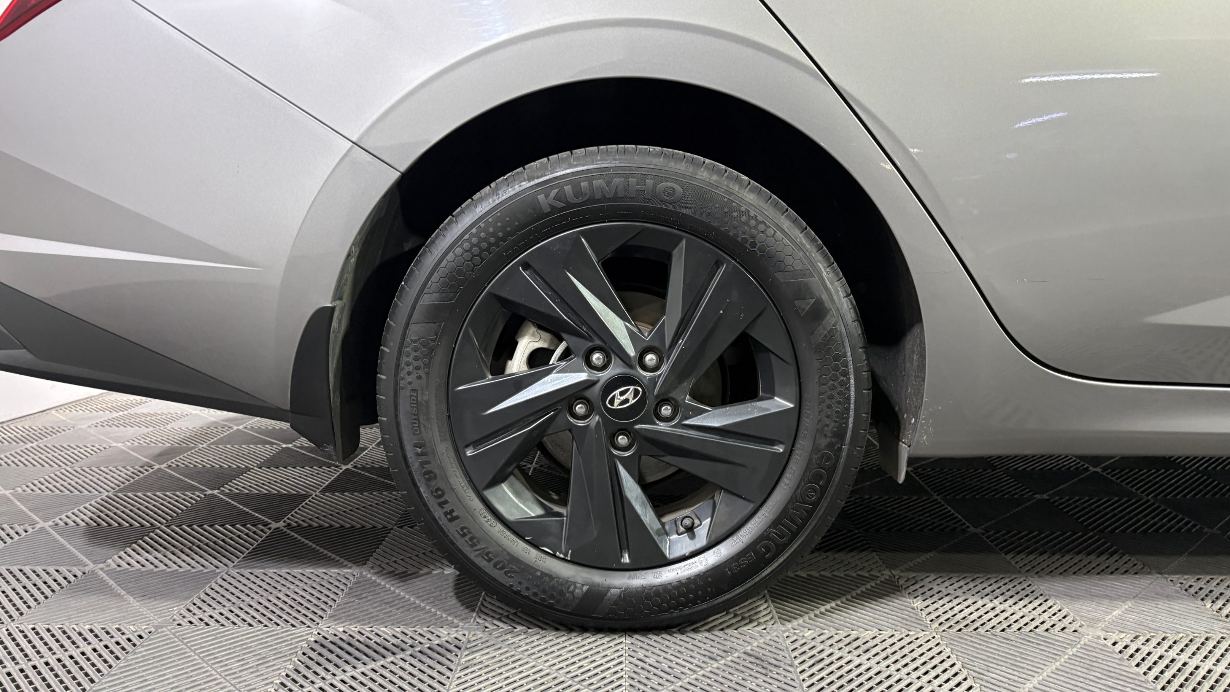 Hyundai Elantra — foto 19 de 22