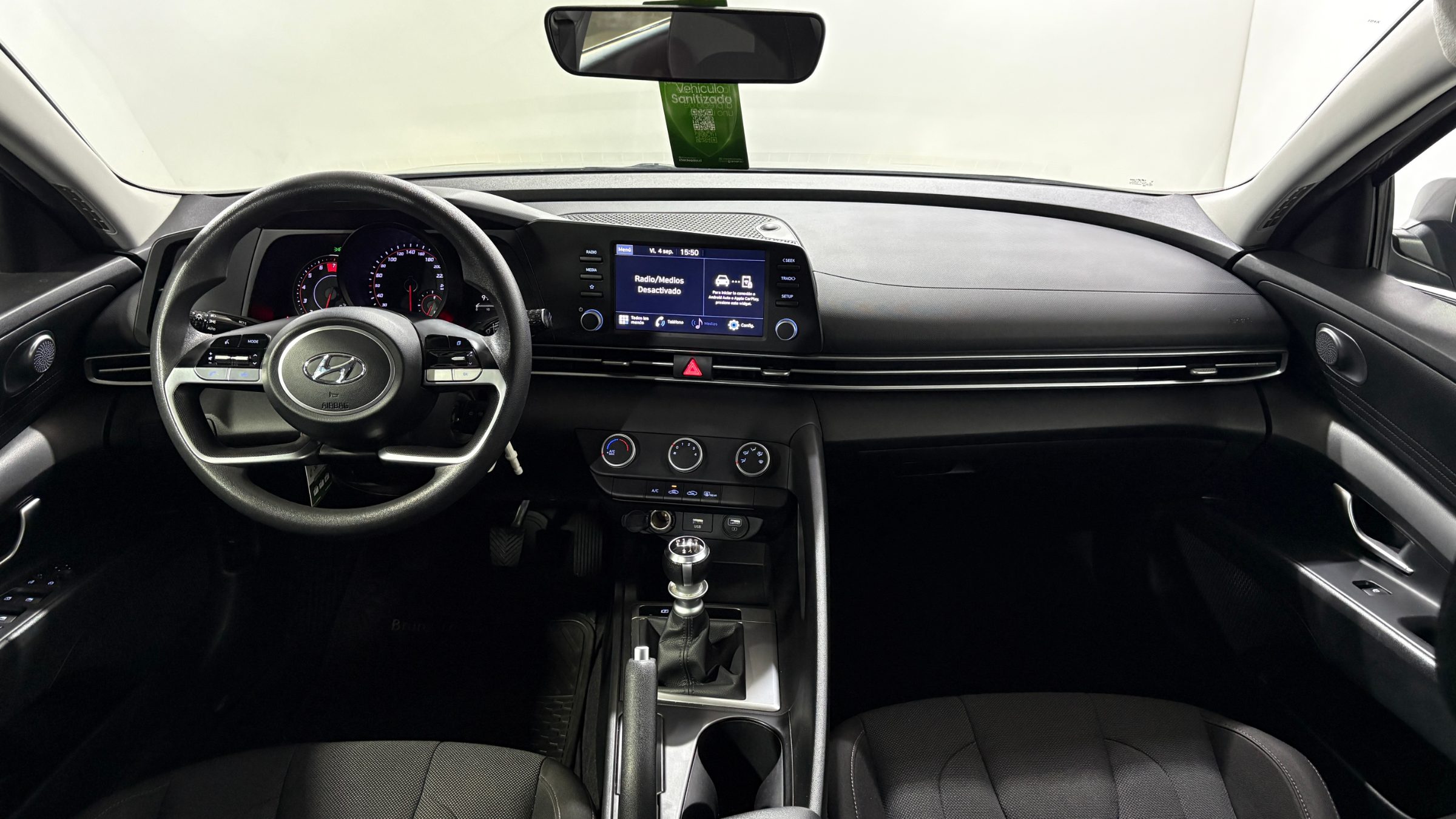 Hyundai Elantra — foto 12 de 22