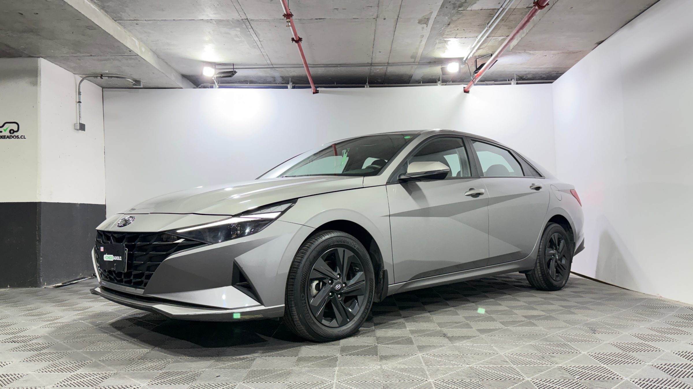 Hyundai Elantra — foto 3 de 22