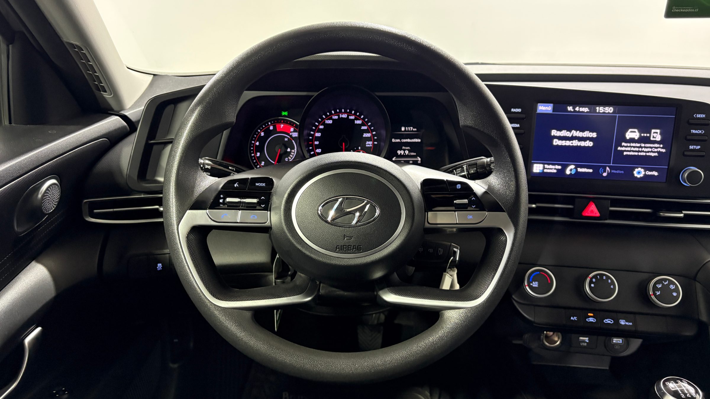 Hyundai Elantra — foto 13 de 22