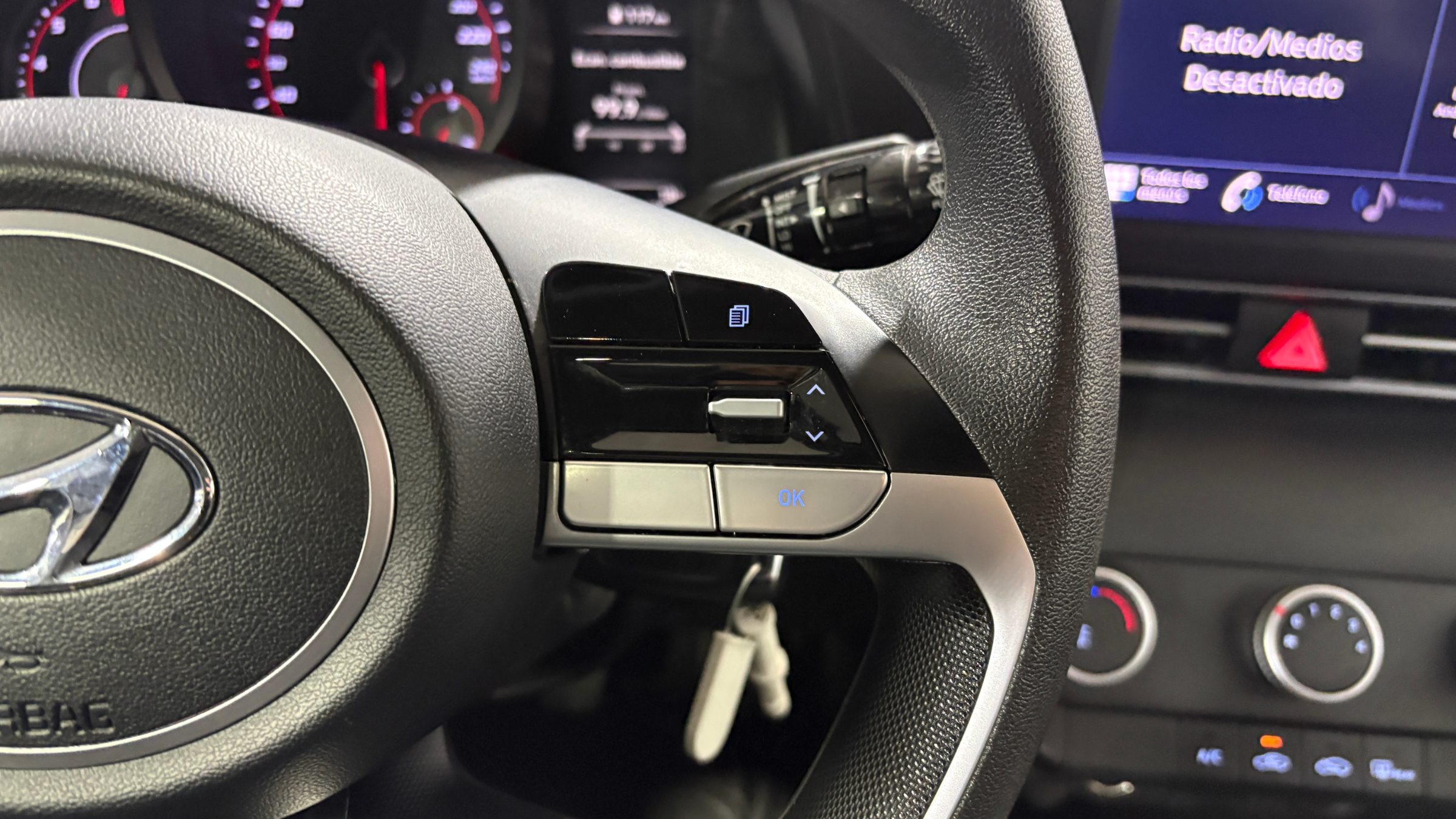 Hyundai Elantra — foto 15 de 22