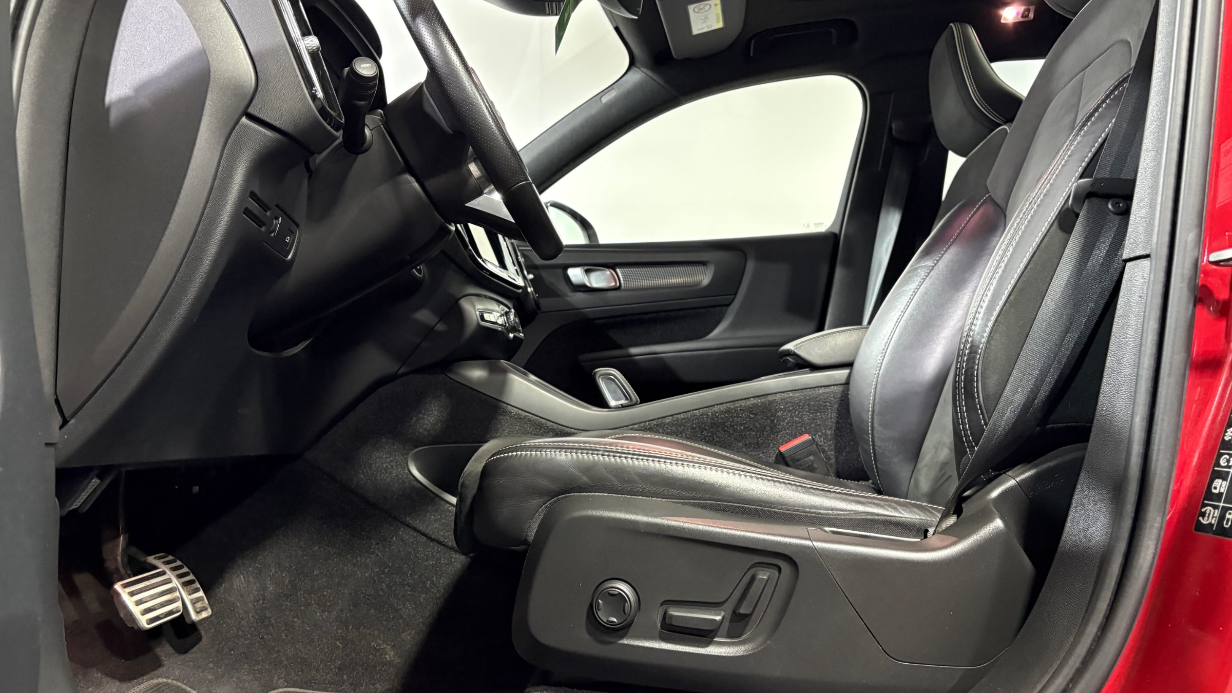 Volvo XC40 — foto 10 de 22