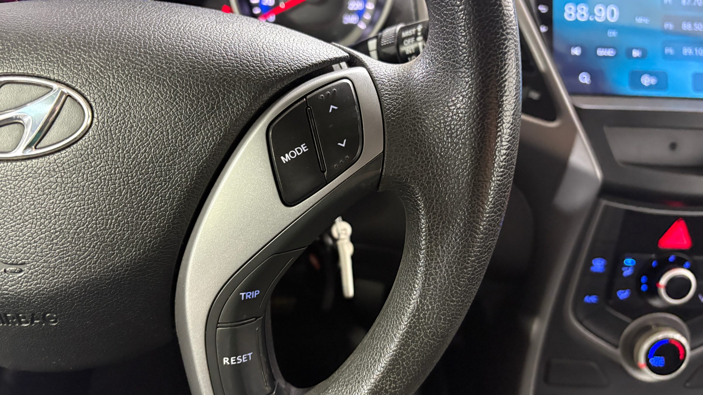 Hyundai Elantra — foto 15 de 22