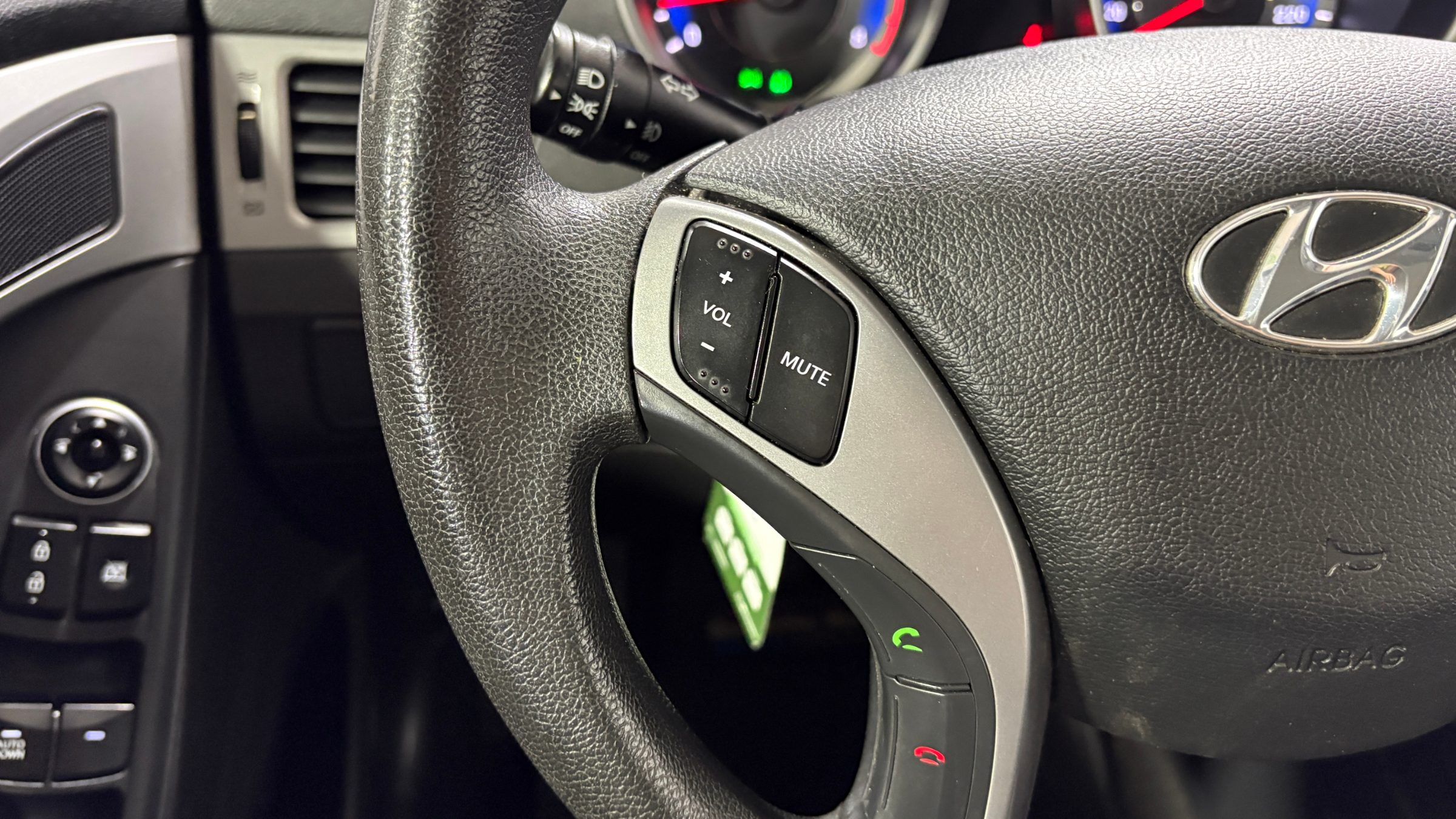 Hyundai Elantra — foto 14 de 22