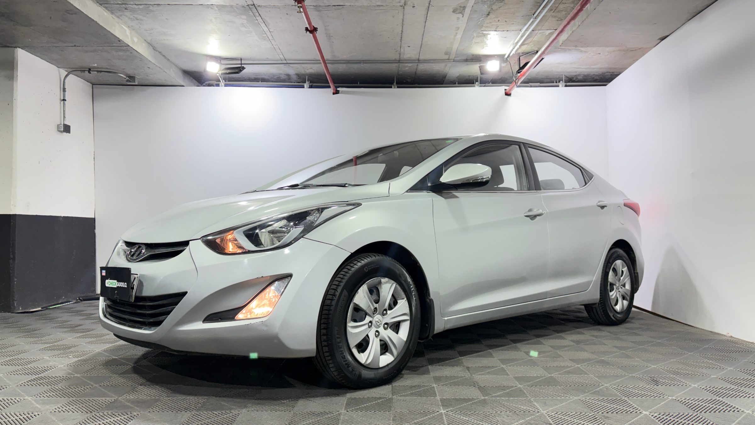 Hyundai Elantra — foto 3 de 22