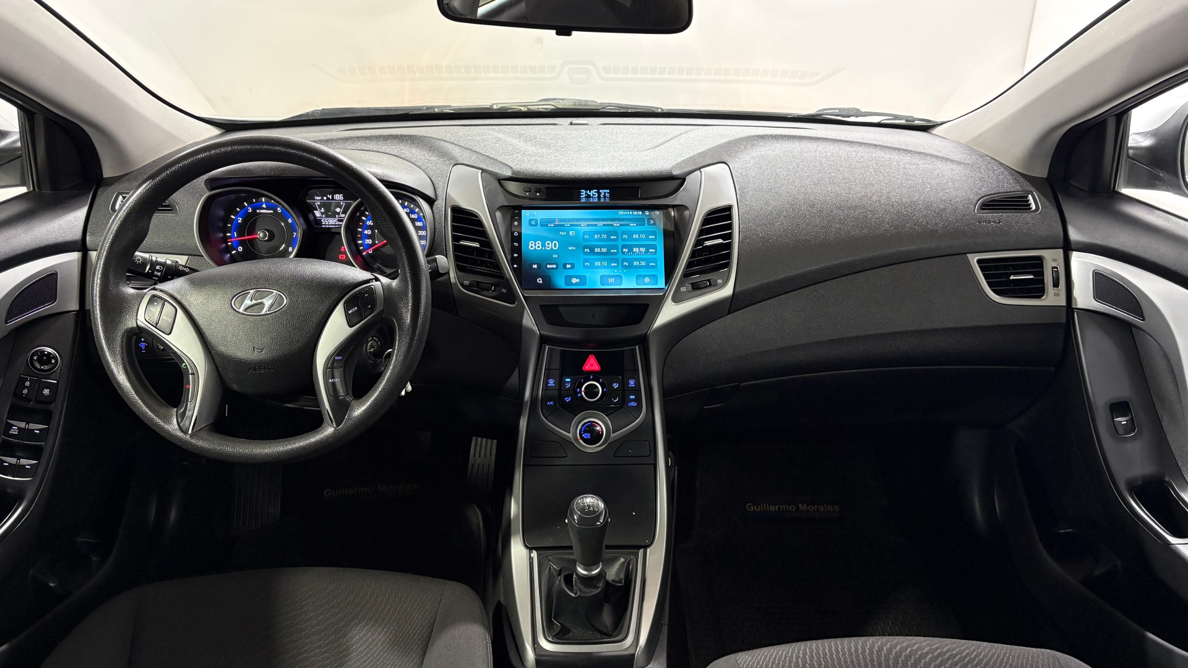 Hyundai Elantra — foto 12 de 22