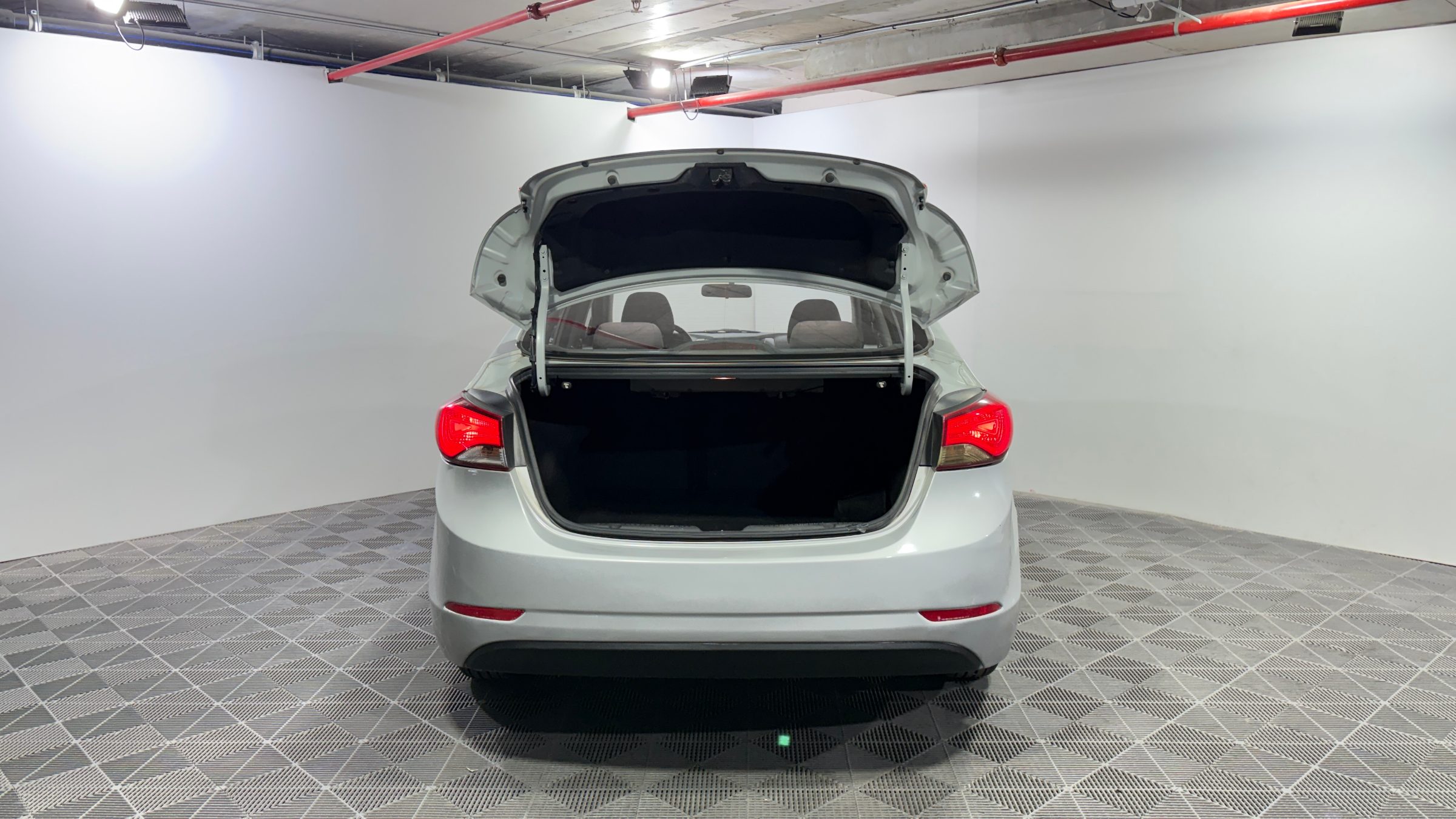 Hyundai Elantra — foto 9 de 22
