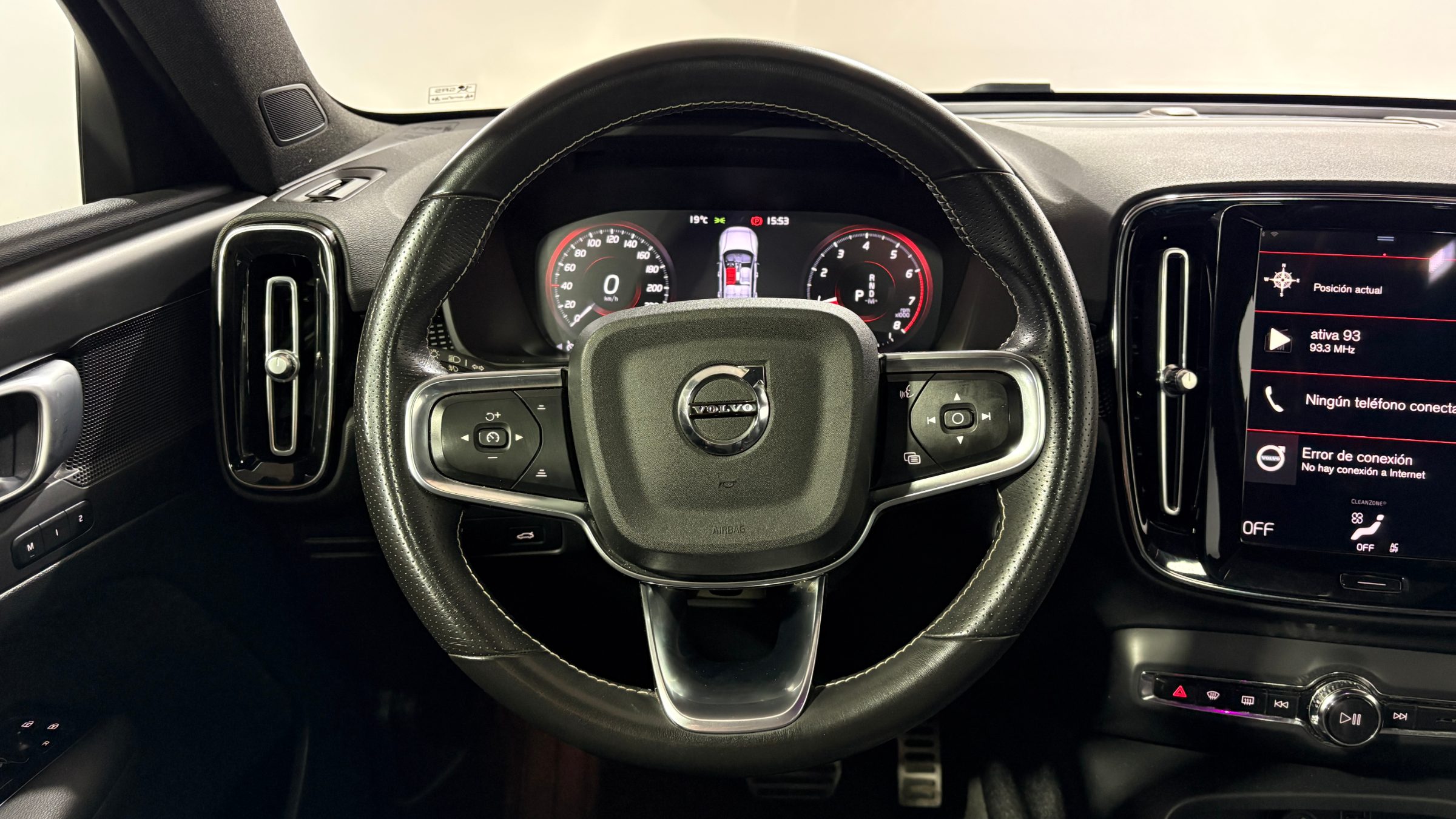 Volvo XC40 — foto 13 de 22