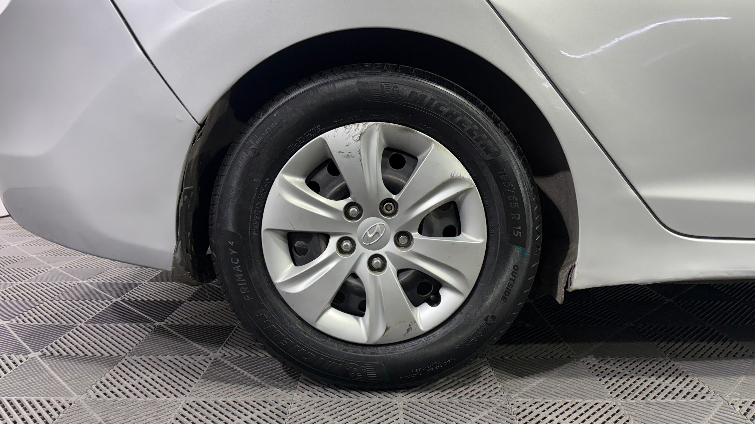Hyundai Elantra — foto 19 de 22