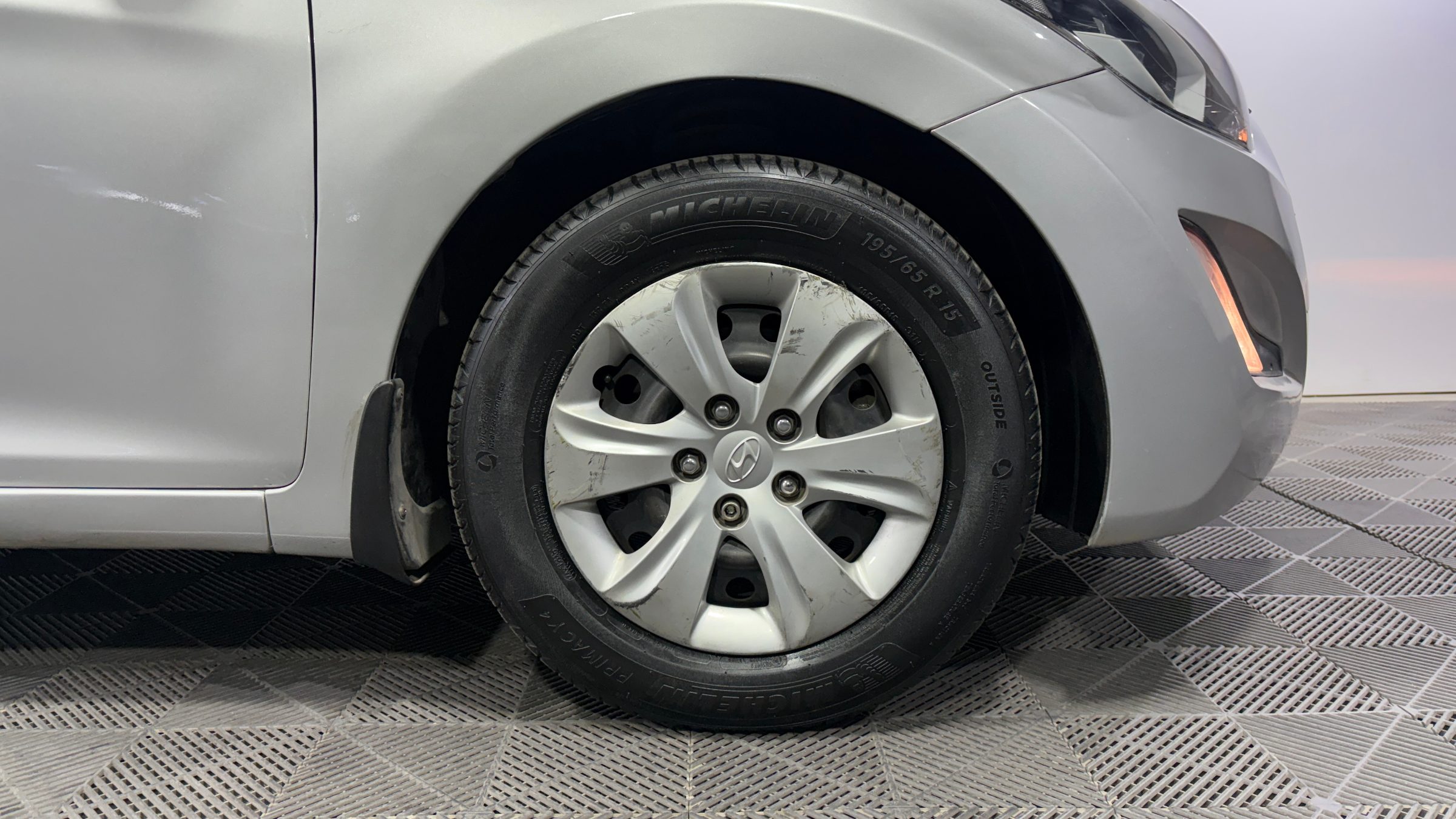 Hyundai Elantra — foto 20 de 22