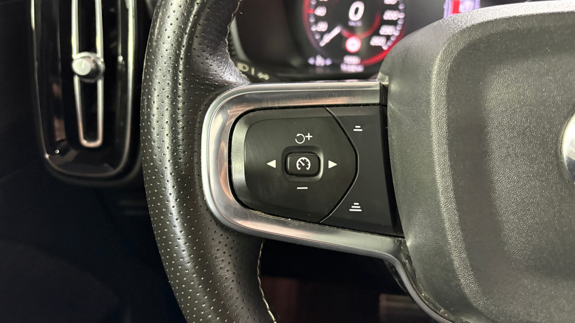 Volvo XC40 — foto 14 de 22