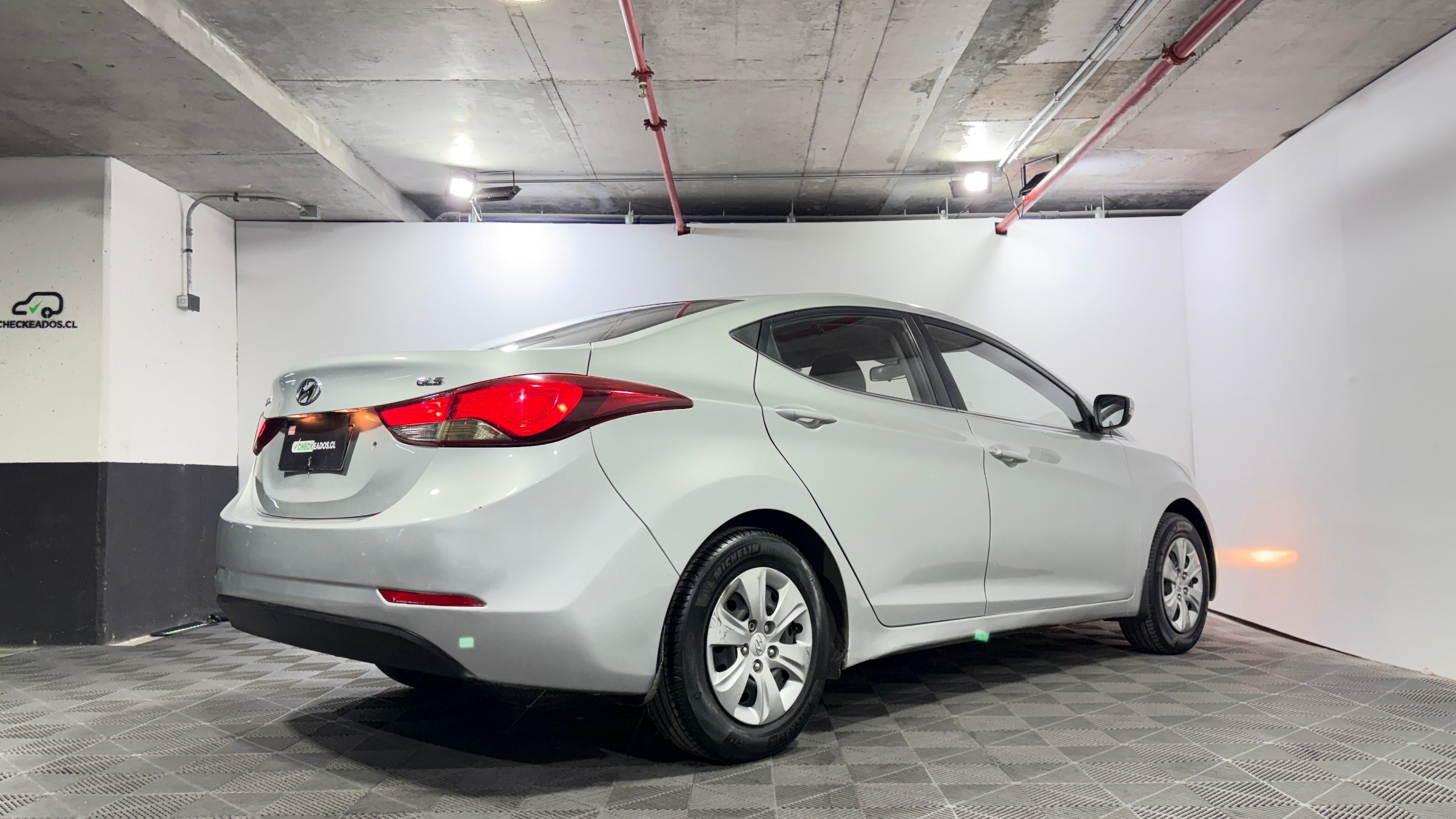 Hyundai Elantra — foto 7 de 22