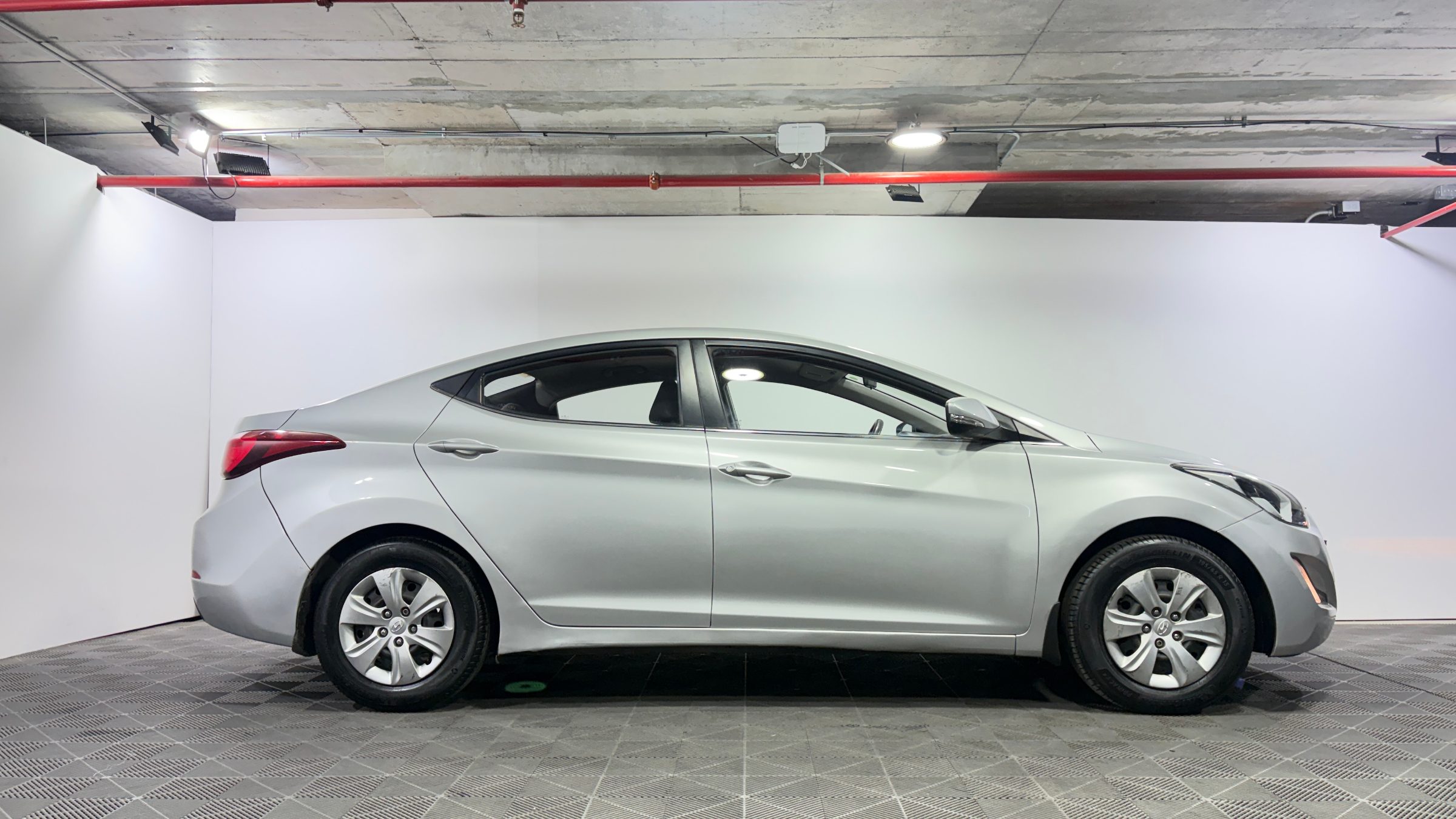 Hyundai Elantra — foto 6 de 22