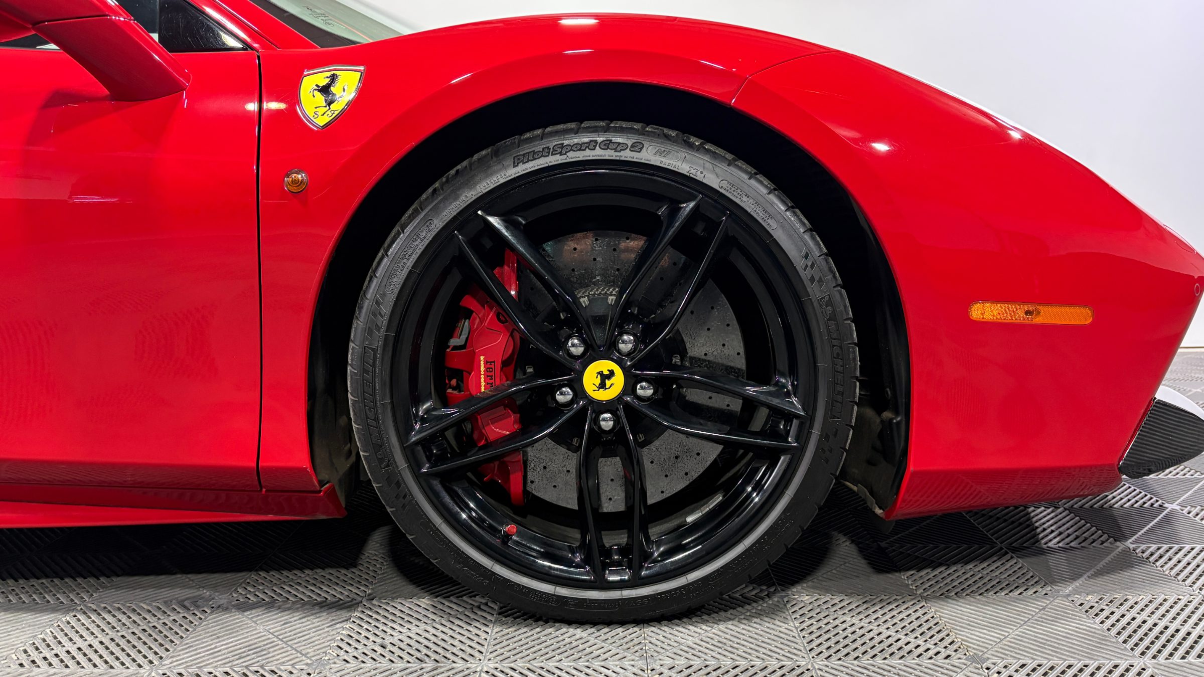 Ferrari 488 — foto 23 de 25