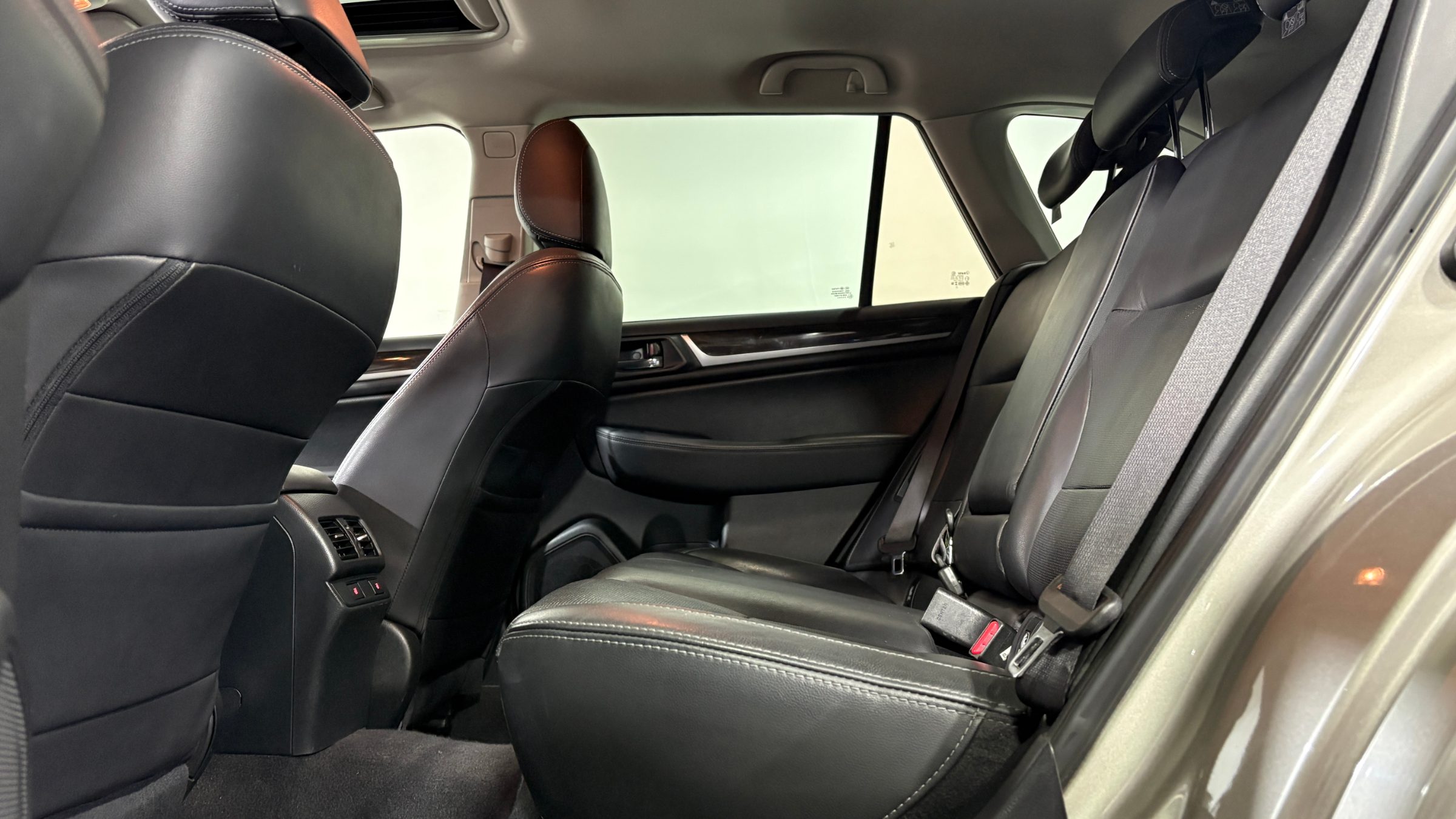 Subaru Outback — foto 11 de 22