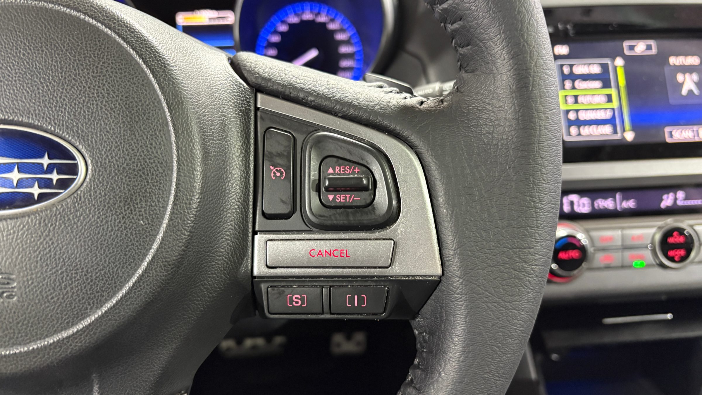 Subaru Outback — foto 15 de 22