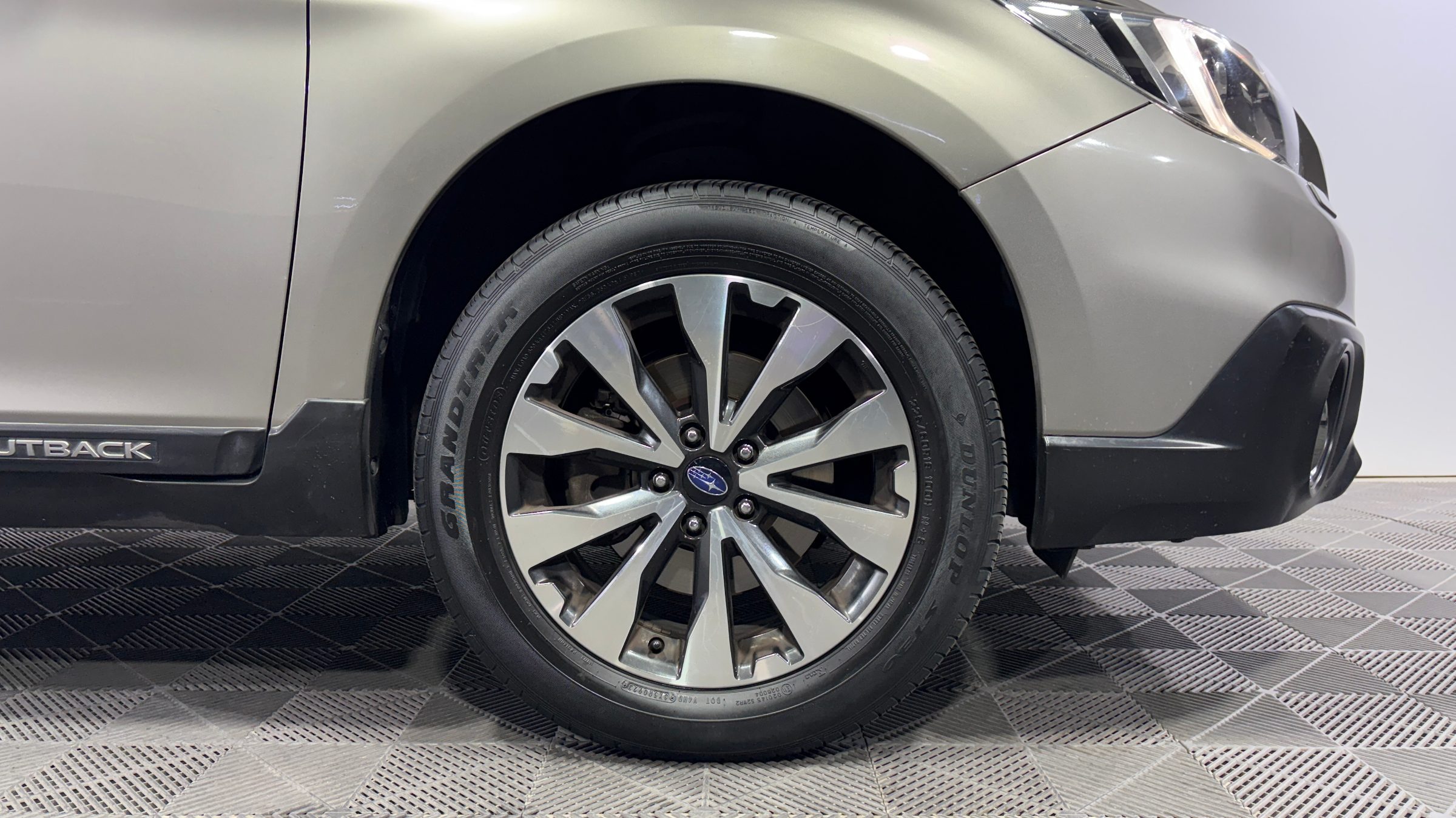 Subaru Outback — foto 20 de 22