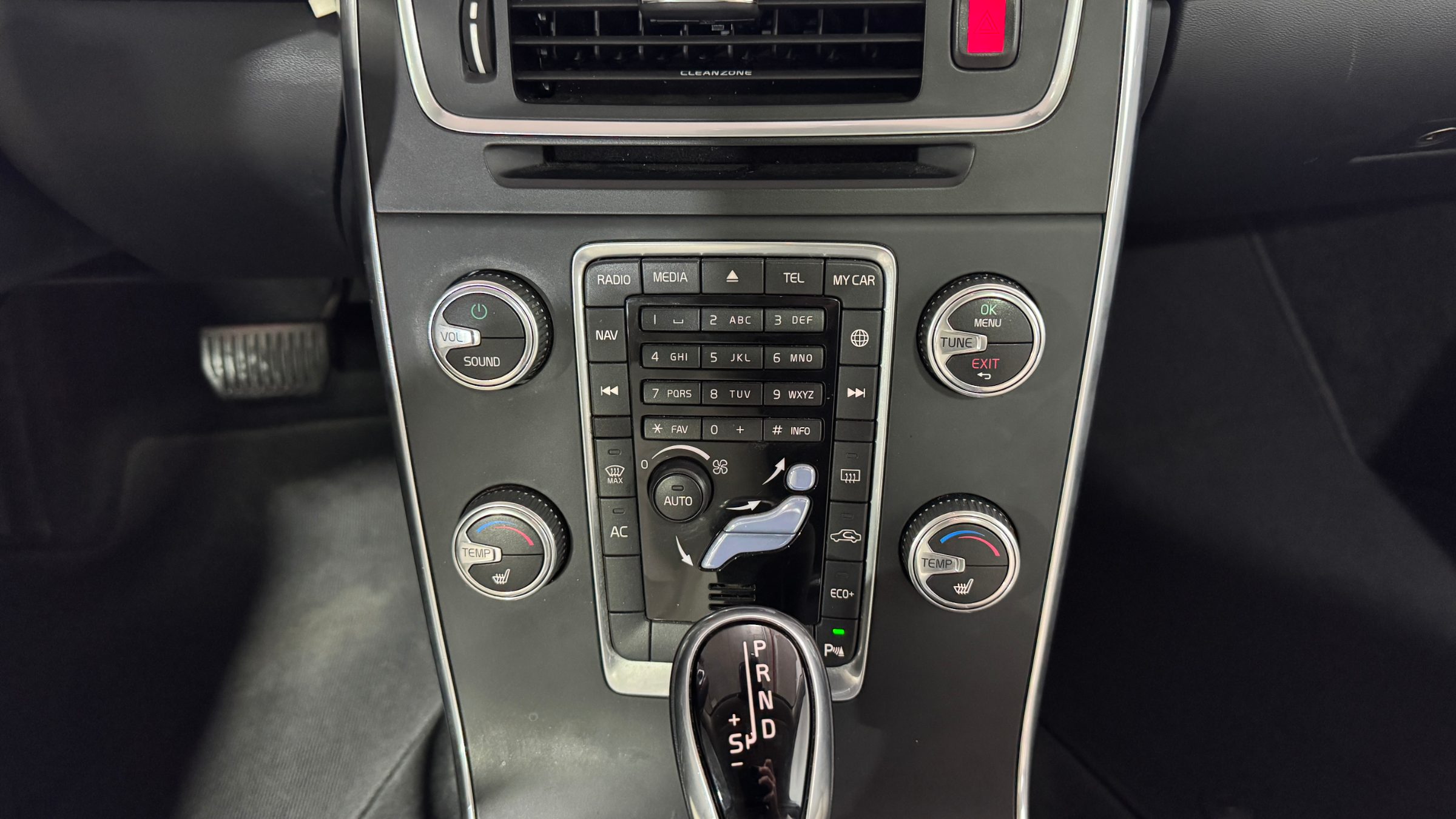 Volvo S60 — foto 17 de 23
