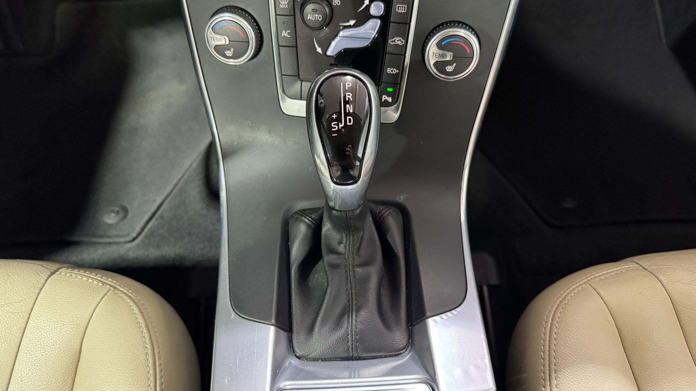 Volvo S60 — foto 16 de 23