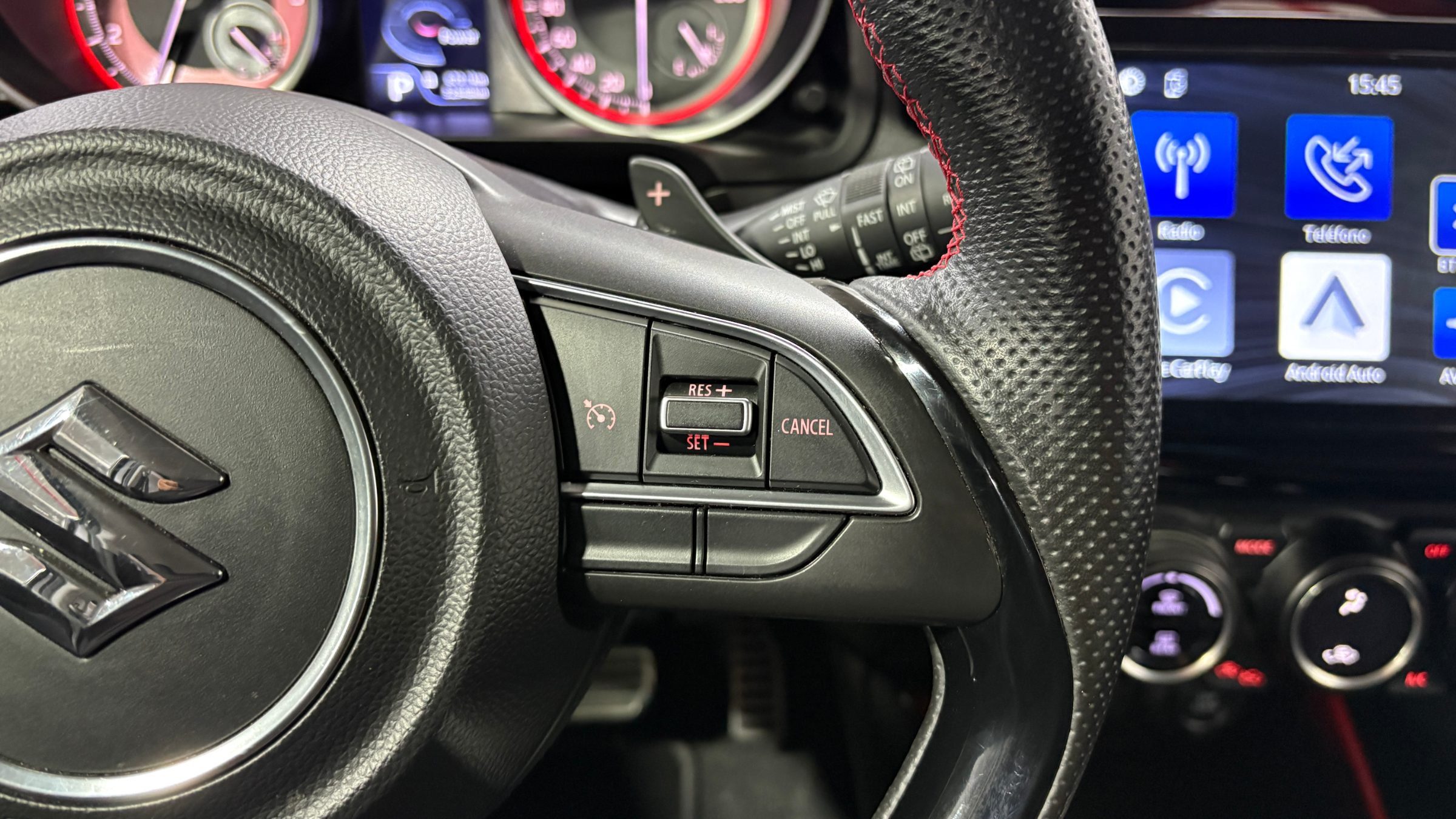 Suzuki Swift — foto 15 de 22