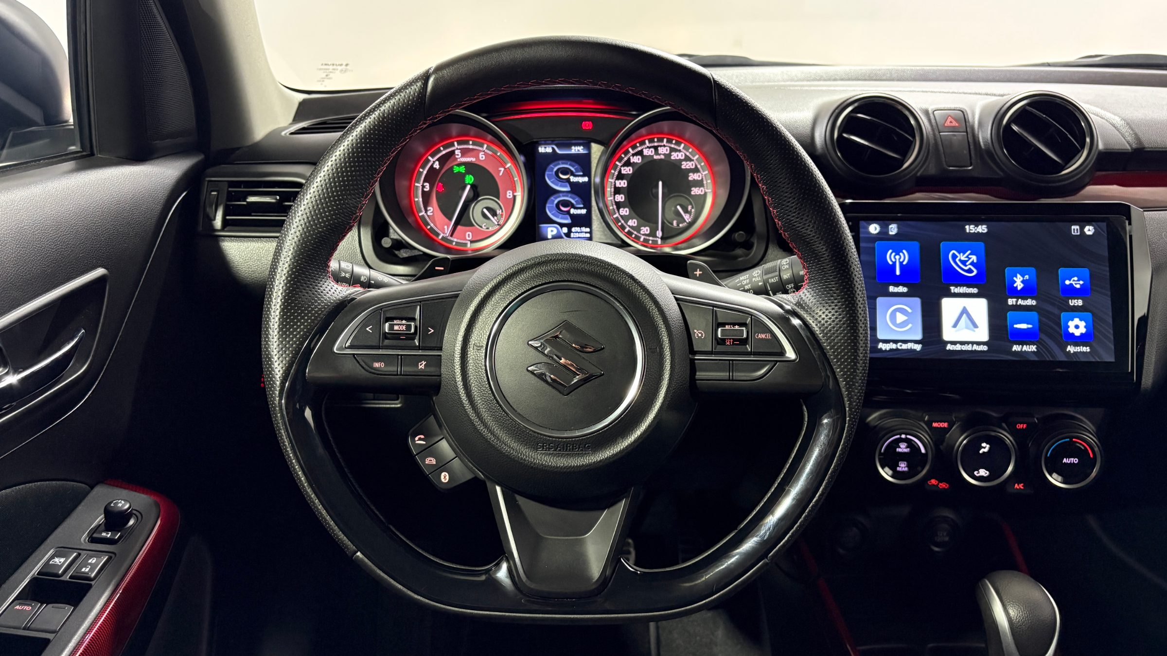 Suzuki Swift — foto 13 de 22