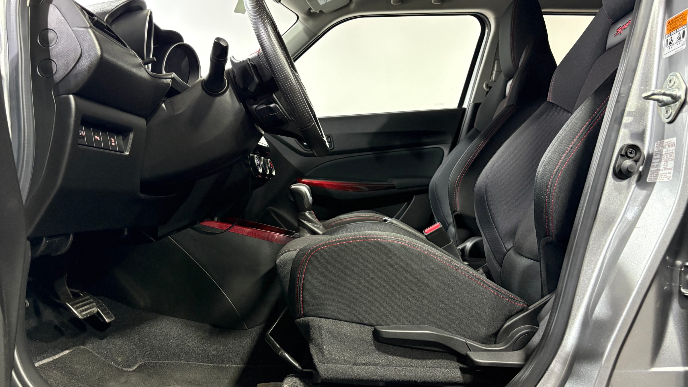 Suzuki Swift — foto 10 de 22