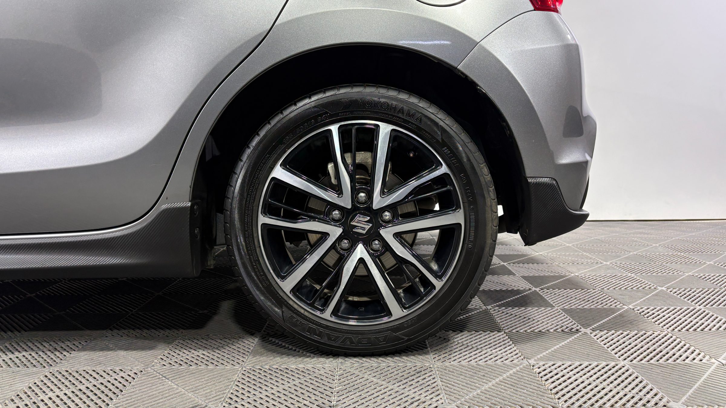 Suzuki Swift — foto 20 de 22
