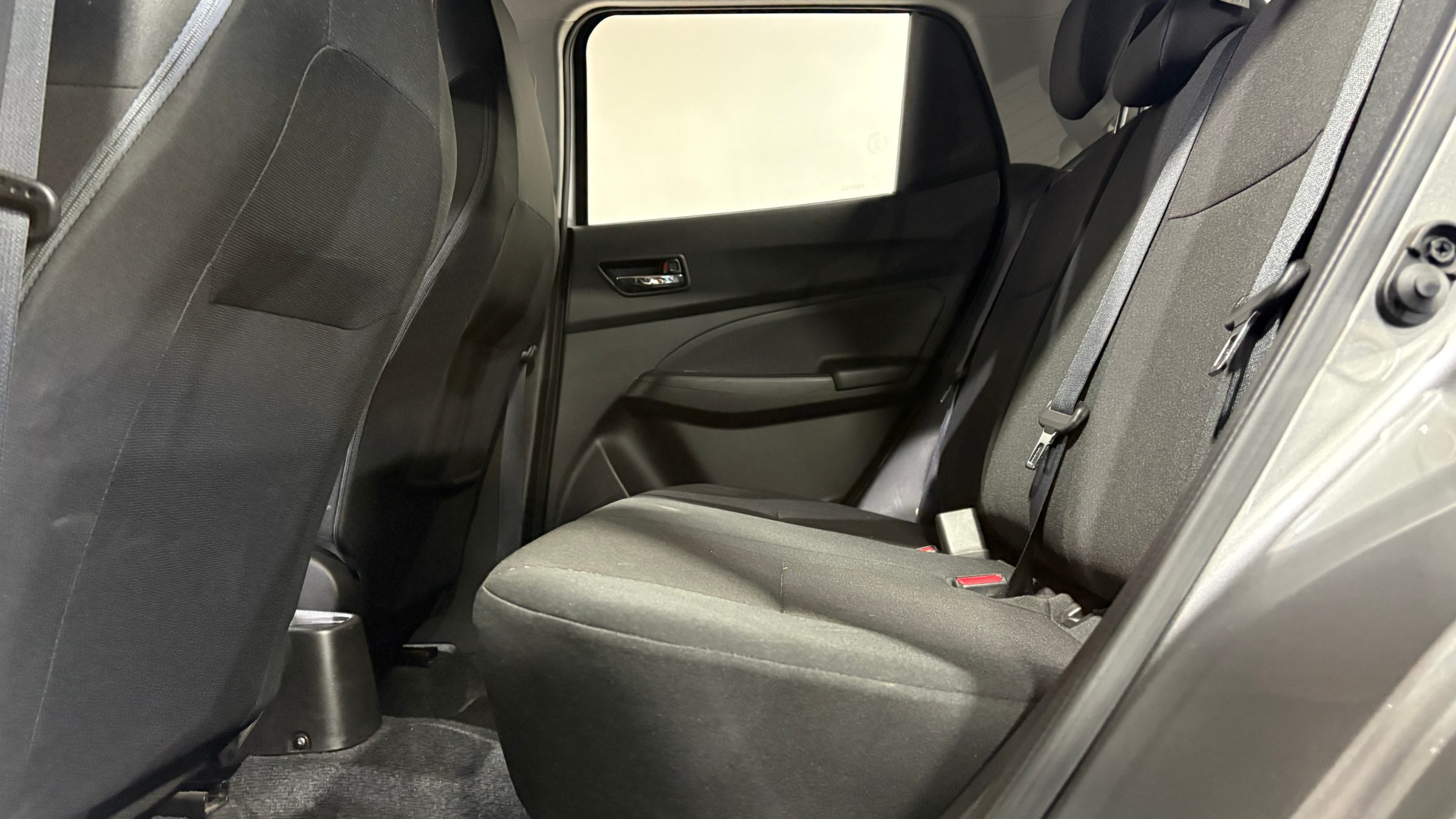 Suzuki Swift — foto 11 de 22
