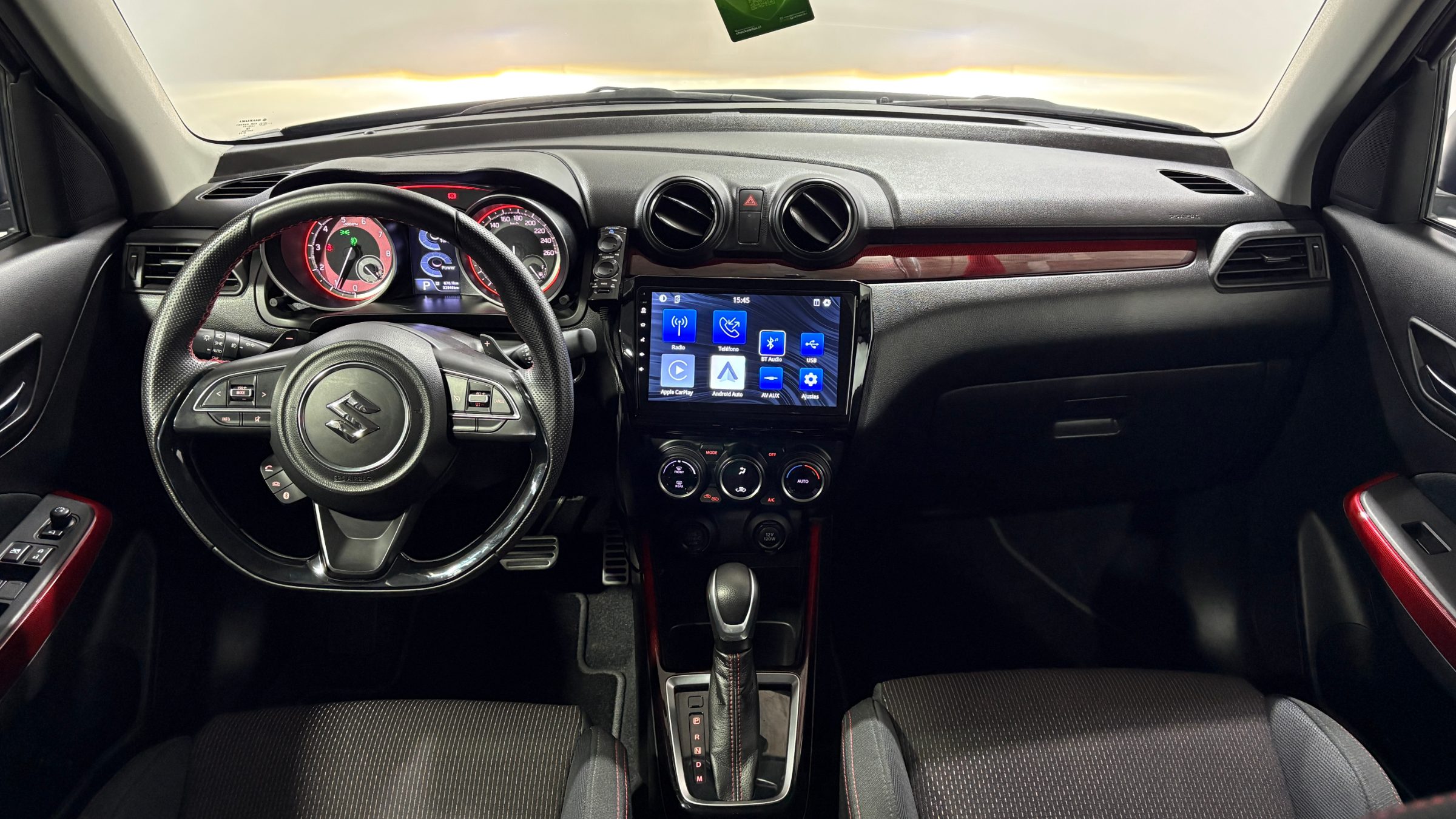 Suzuki Swift — foto 12 de 22