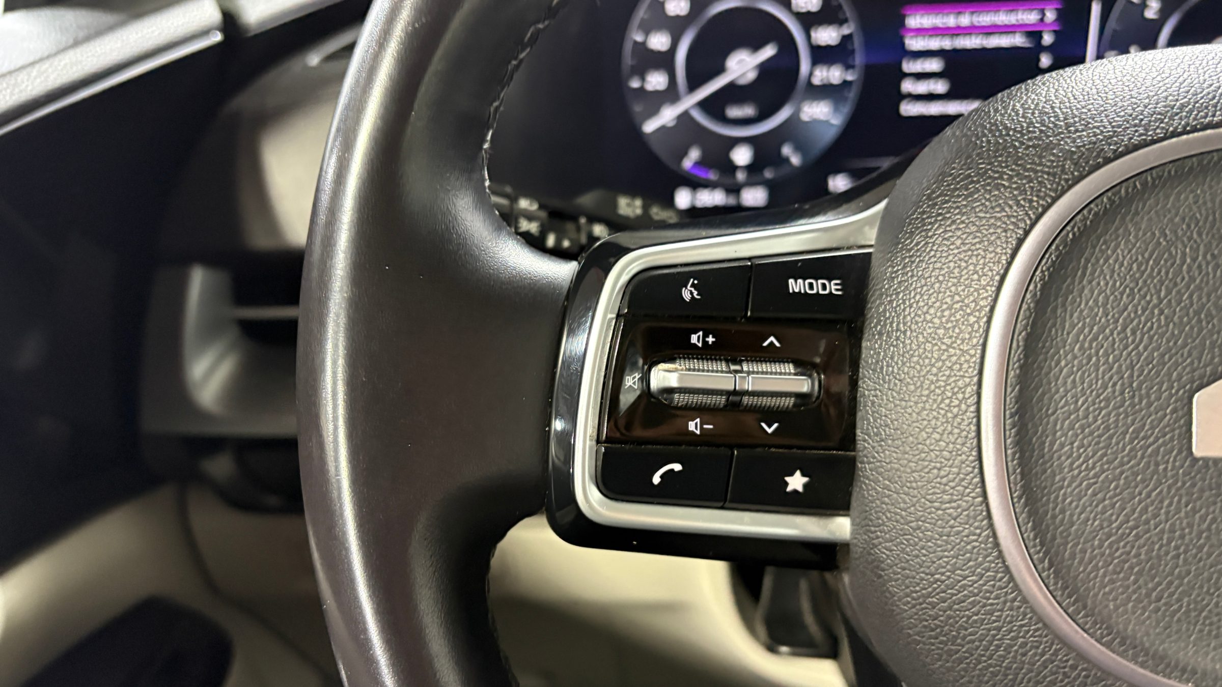 KIA Carnival — foto 15 de 23