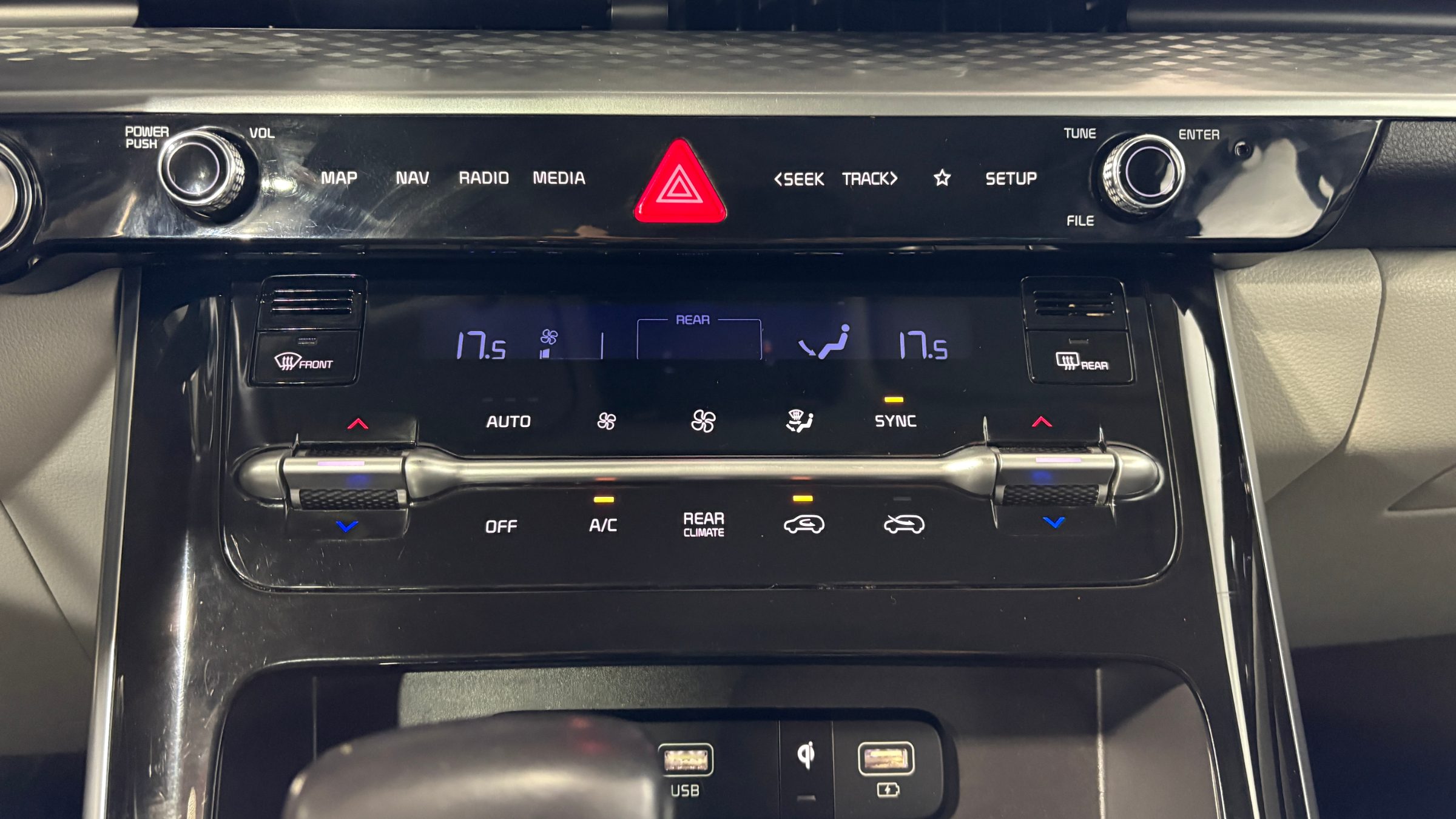 KIA Carnival — foto 18 de 23