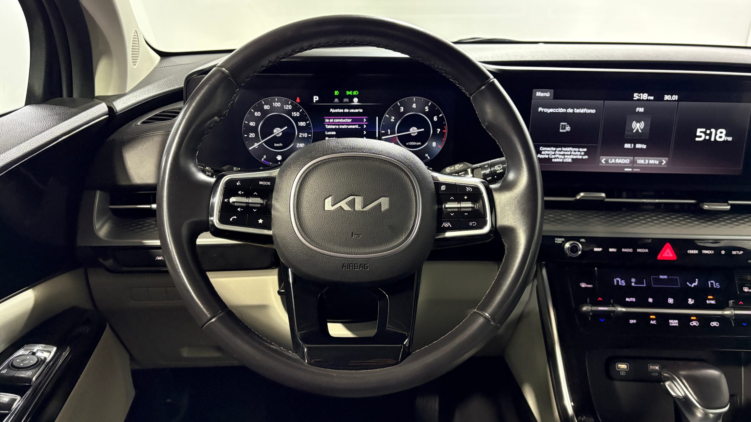 KIA Carnival — foto 14 de 23