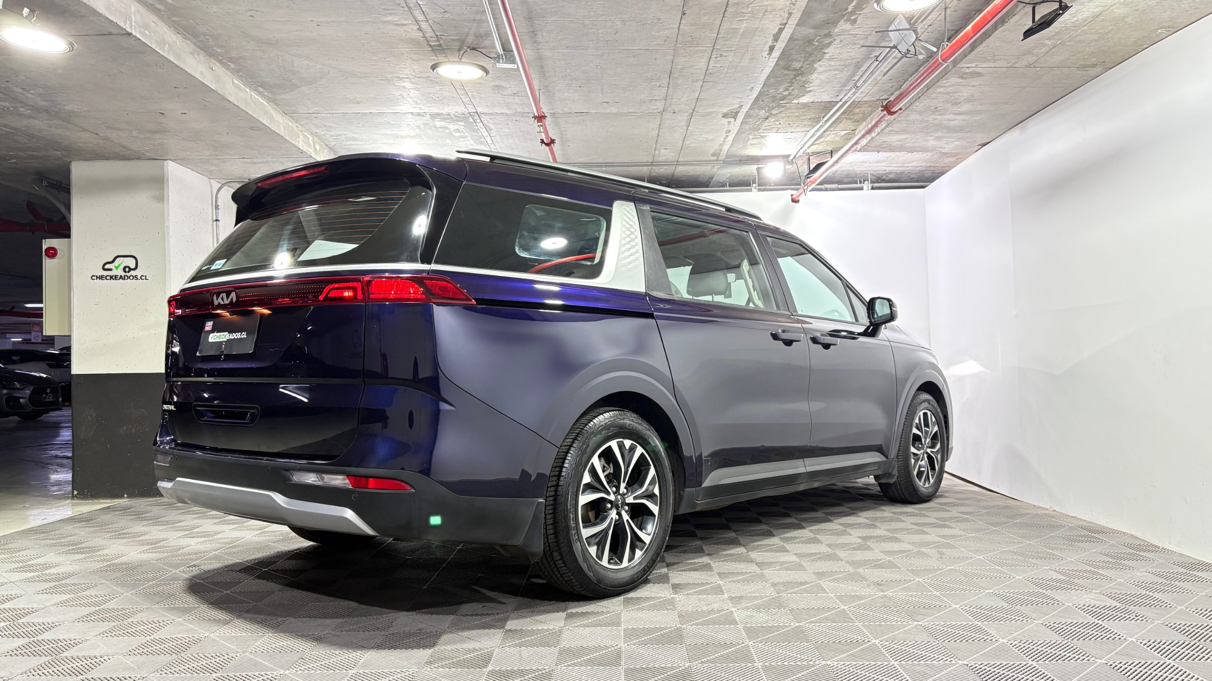 KIA Carnival — foto 7 de 23