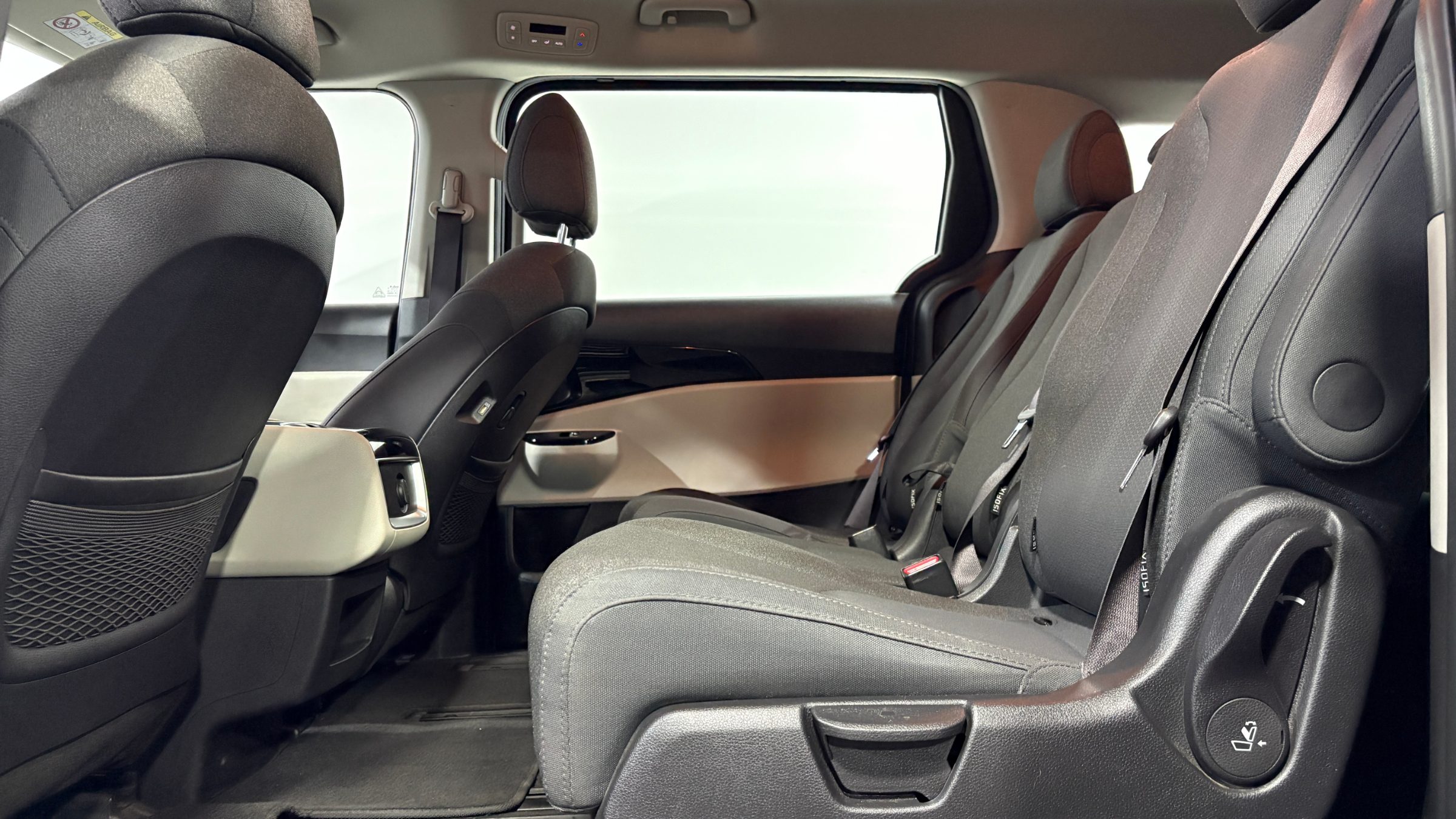 KIA Carnival — foto 11 de 23