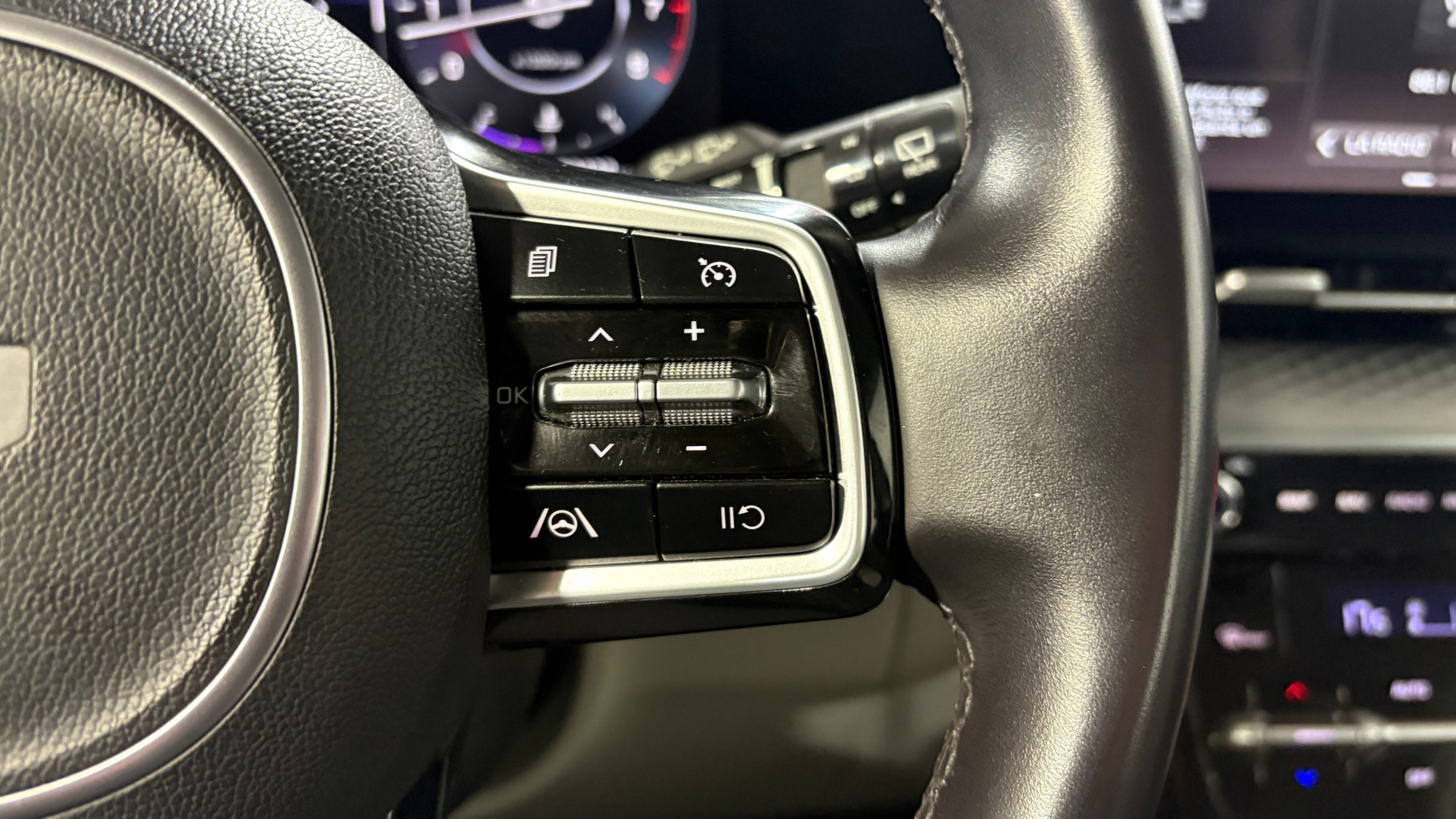 KIA Carnival — foto 16 de 23
