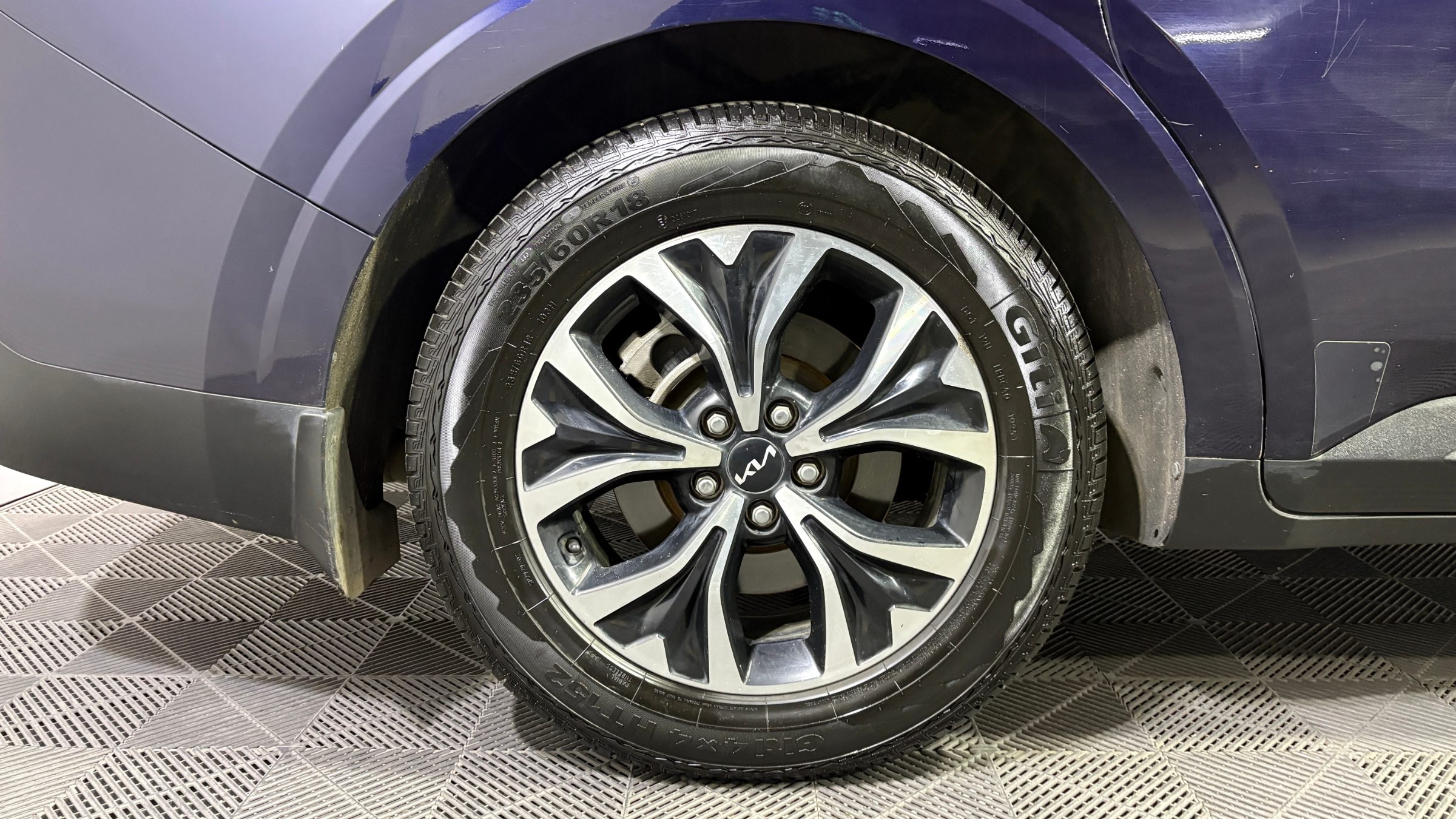 KIA Carnival — foto 20 de 23