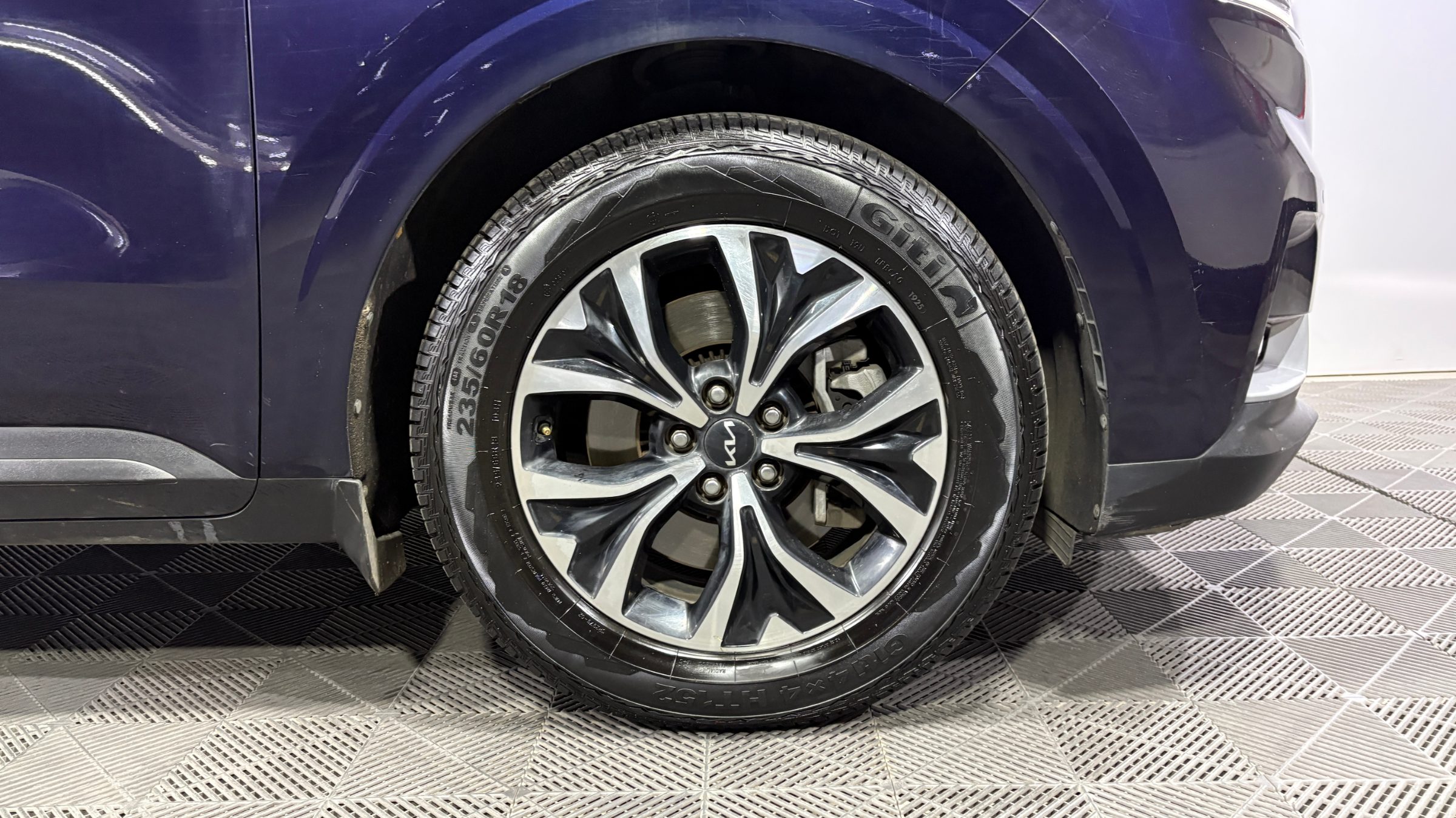 KIA Carnival — foto 21 de 23