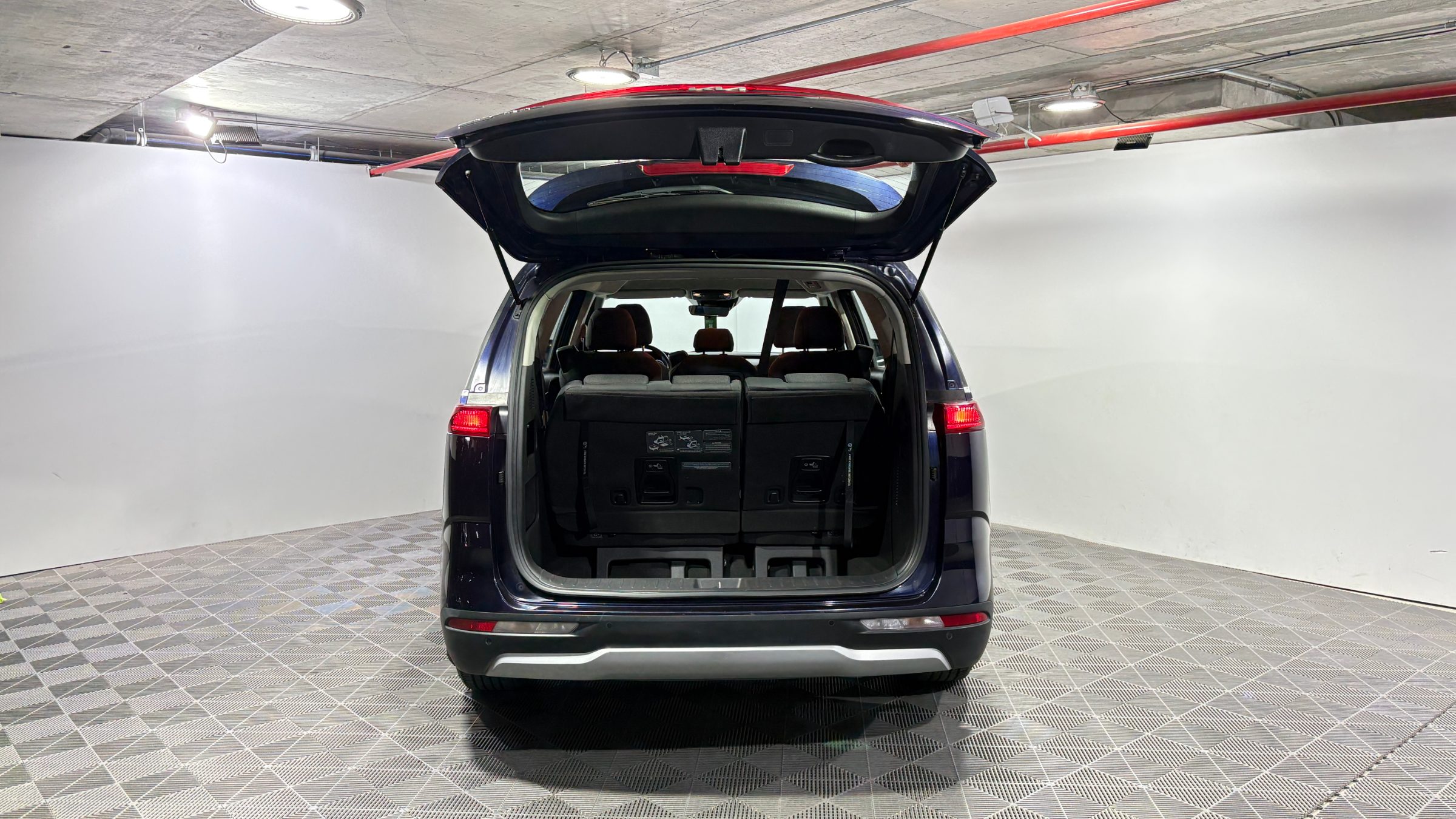 KIA Carnival — foto 9 de 23