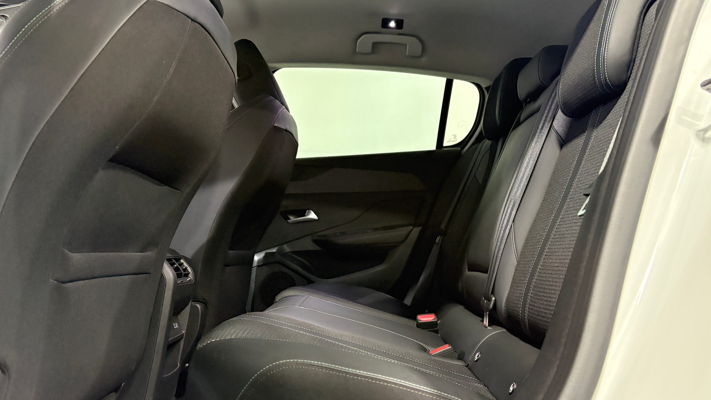 Peugeot 308 — foto 11 de 21