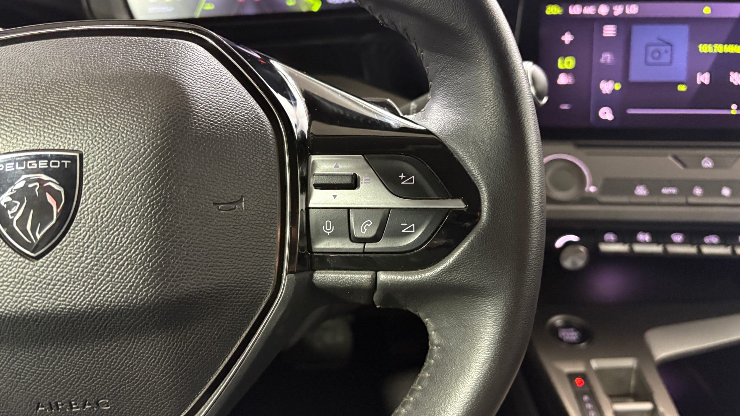 Peugeot 308 — foto 15 de 21